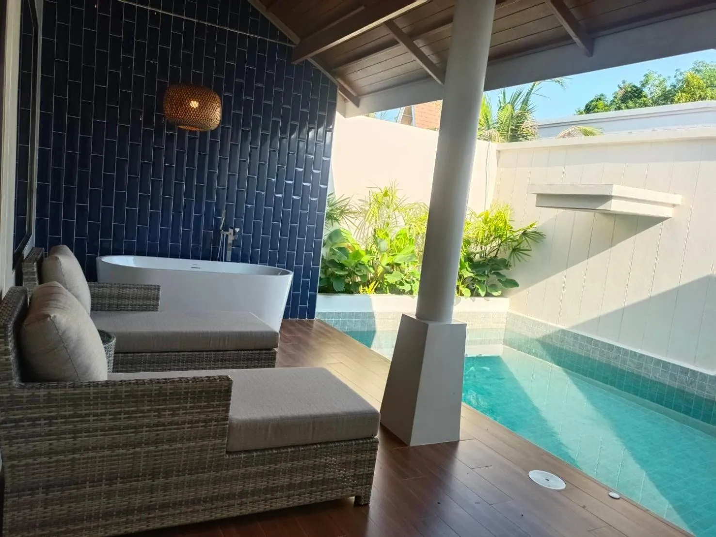 Swimming pool in Lalynn Resort & Villas, Phuket