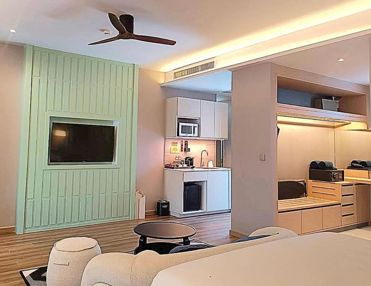 TV and multimedia in Lalynn Resort & Villas, Phuket