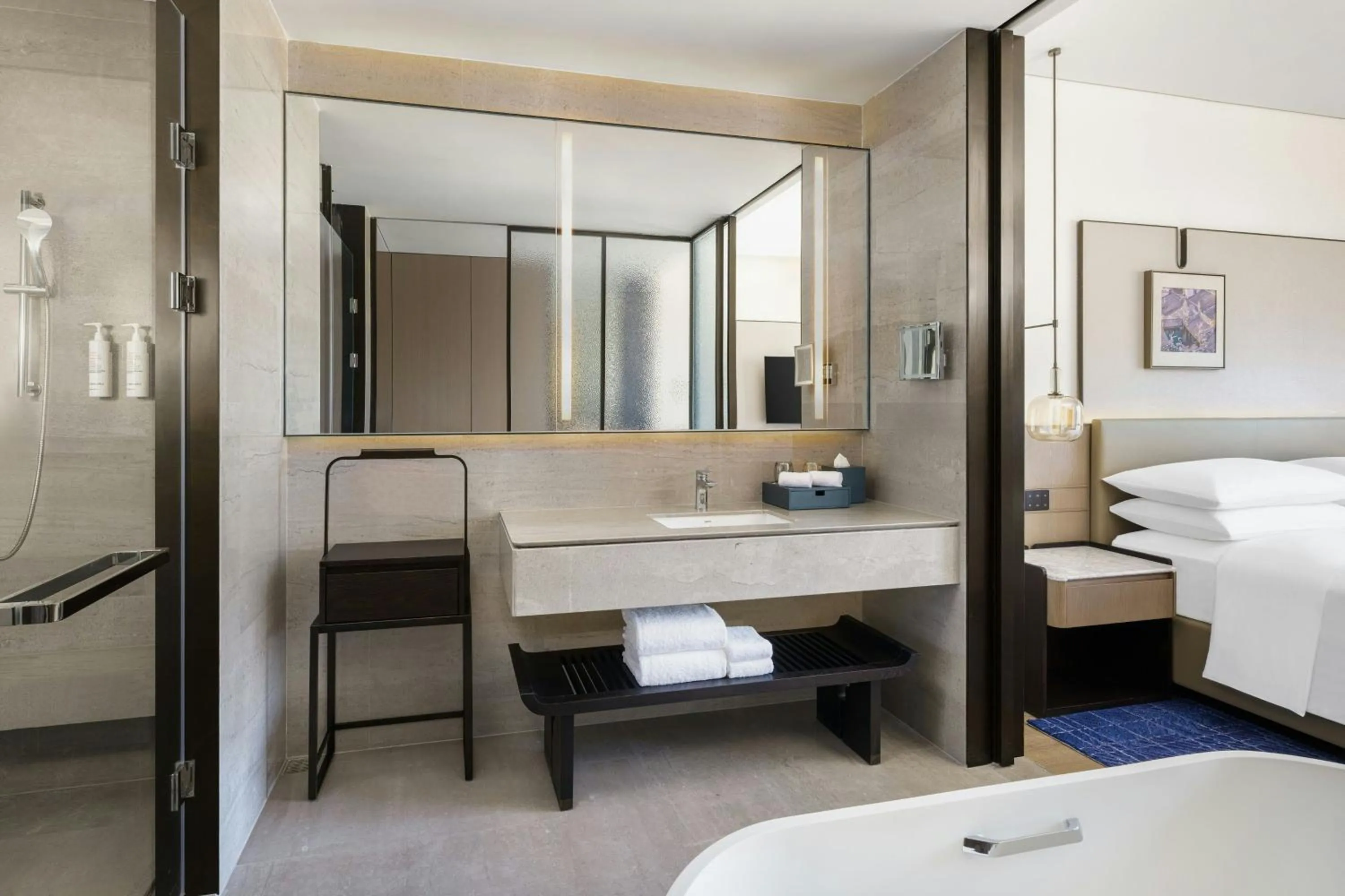 Bathroom, Bed in Jieyang Marriott Hotel