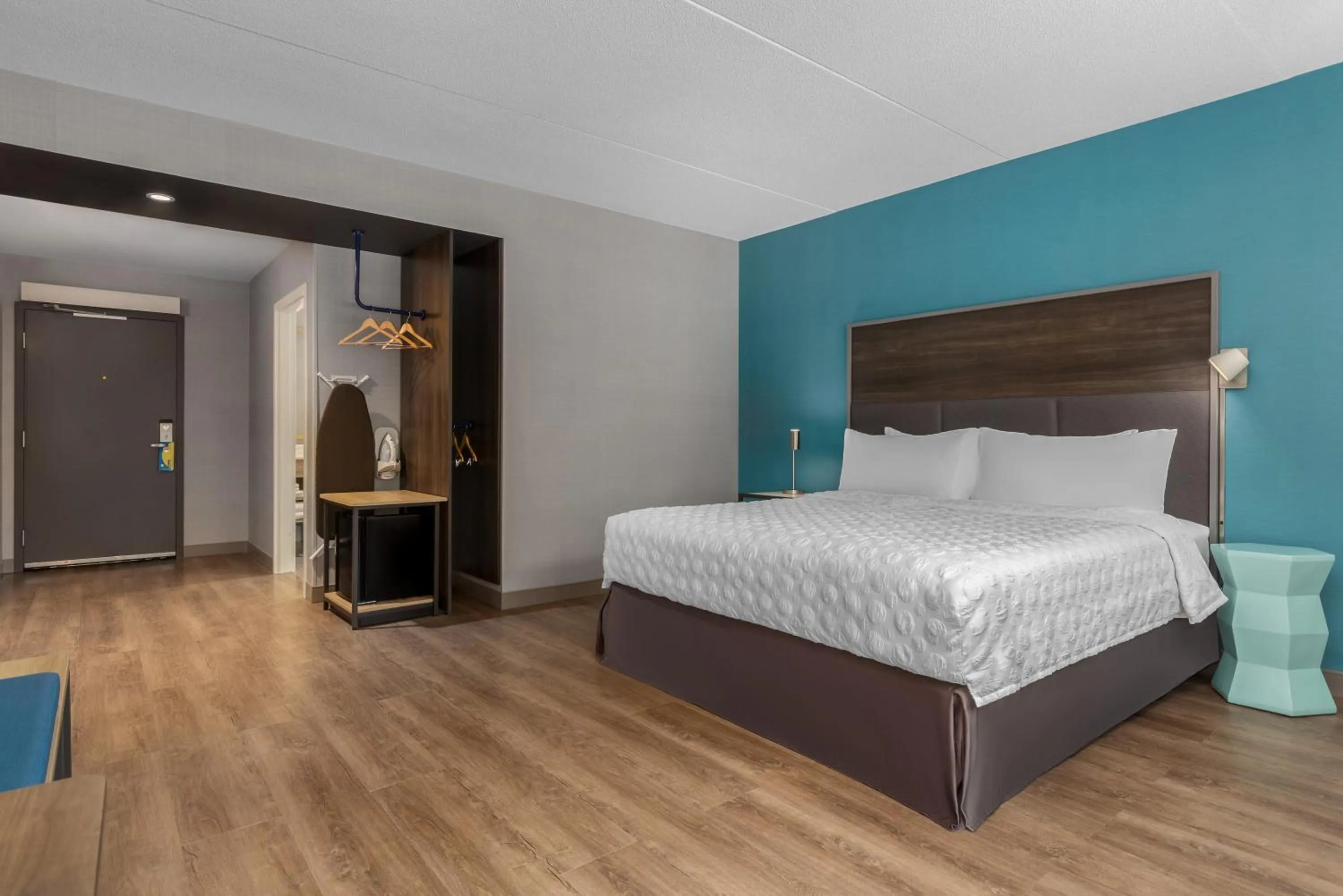 Photo of the whole room, Bed in Tru By Hilton Bracebridge, On