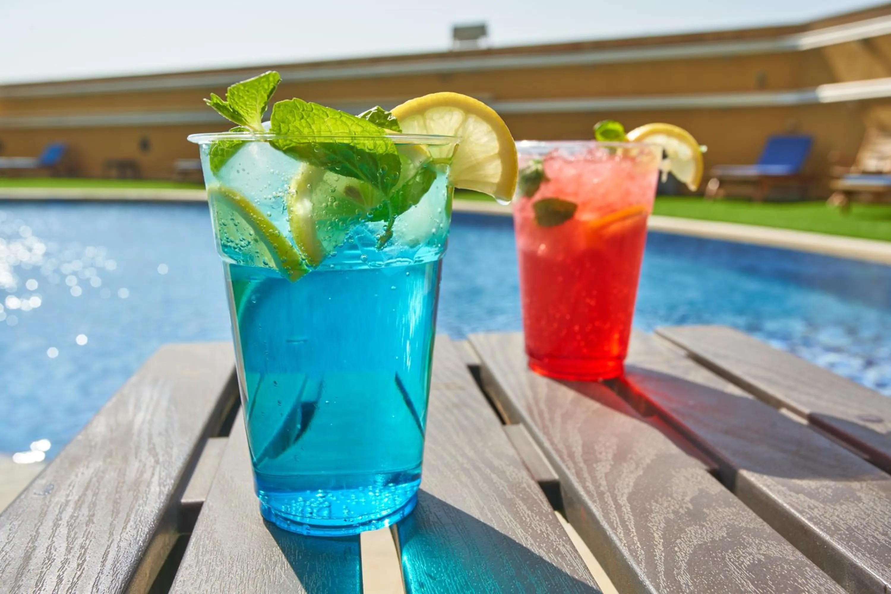 Swimming pool in Millennium Hotel & Convention Centre Kuwait