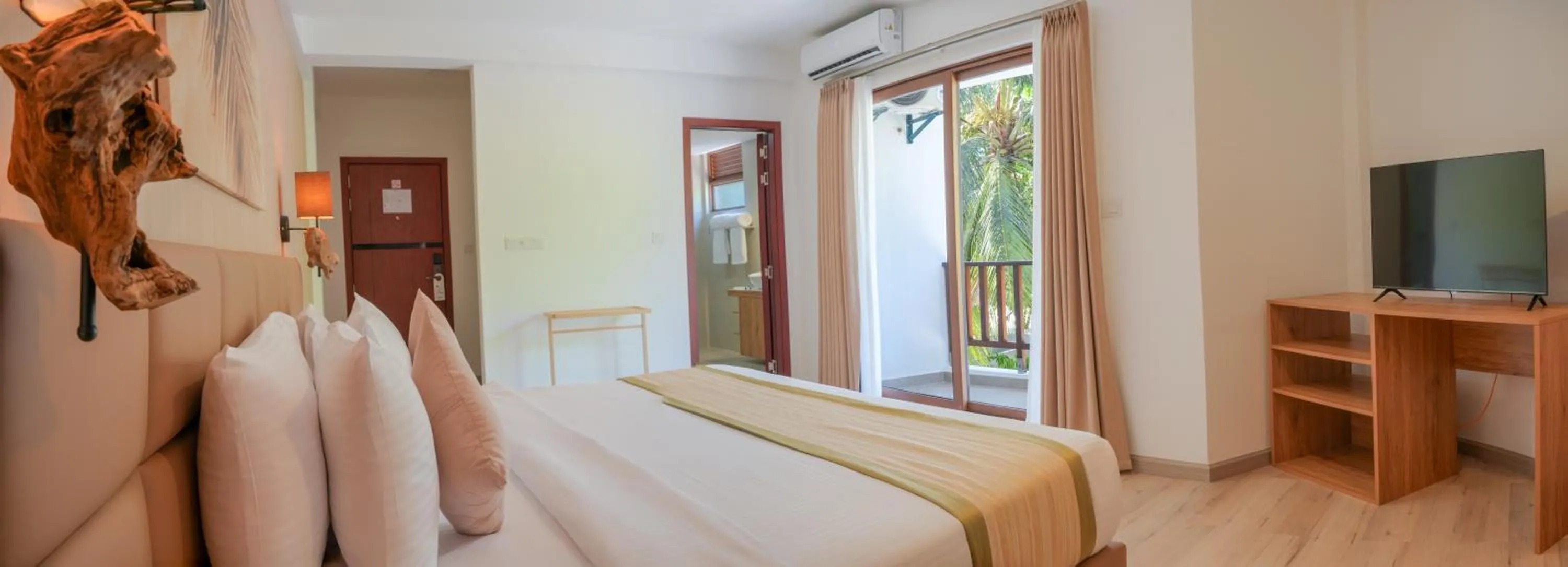 Bed in Cocomo Maldives