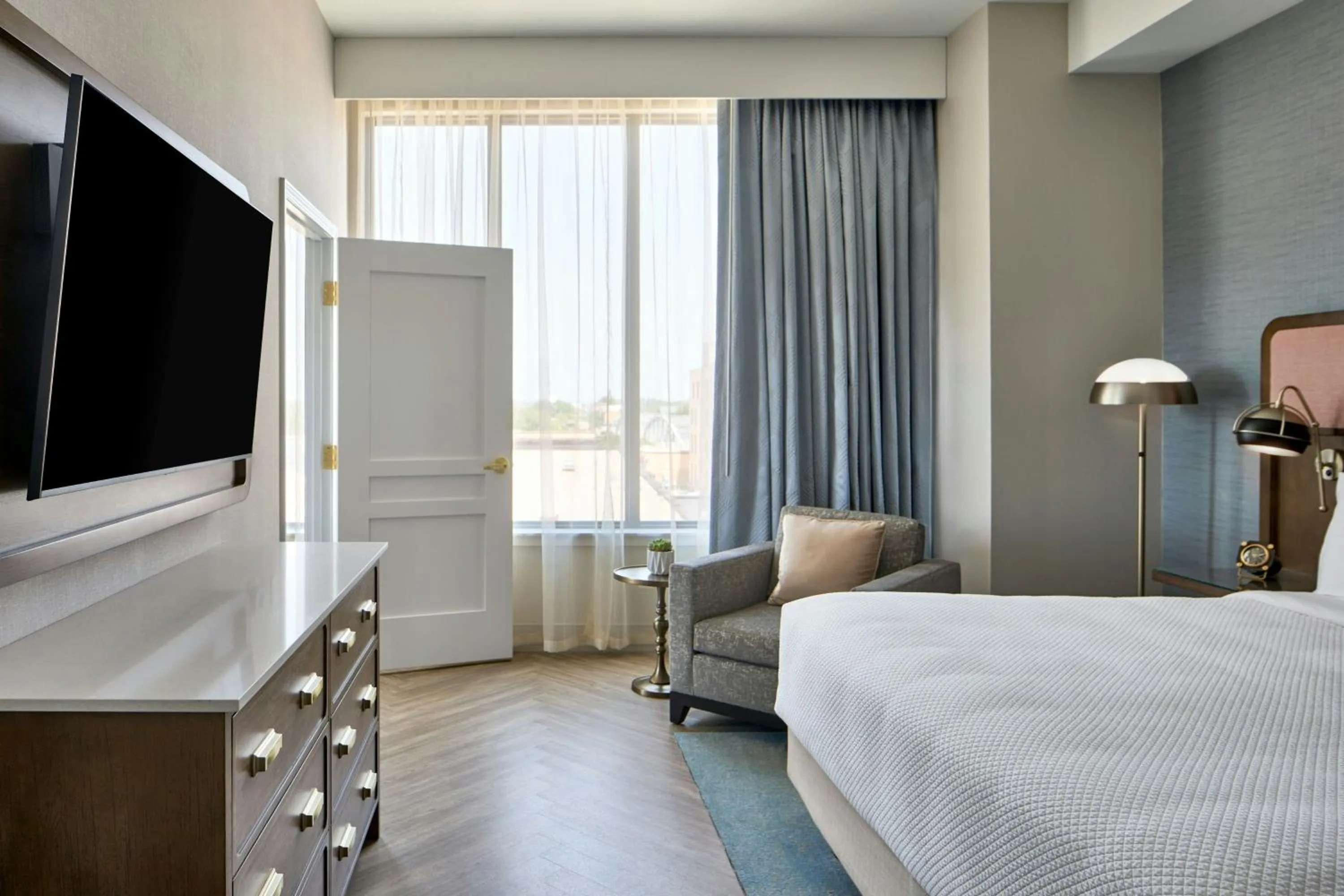 Bedroom, Bed in The Olive Ann Hotel, Grand Forks, a Tribute Portfolio Hotel