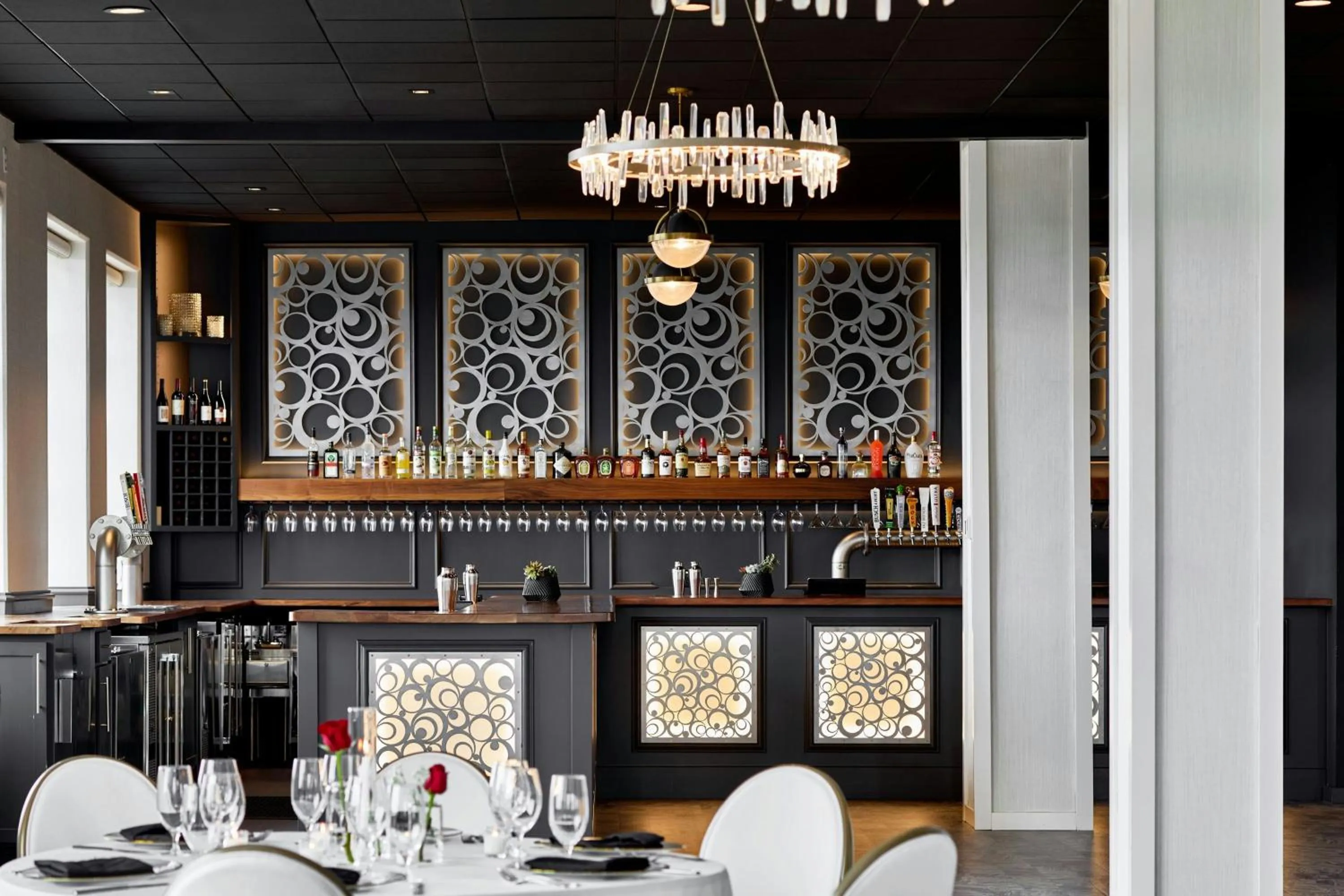 Lounge or bar in The Olive Ann Hotel, Grand Forks, a Tribute Portfolio Hotel