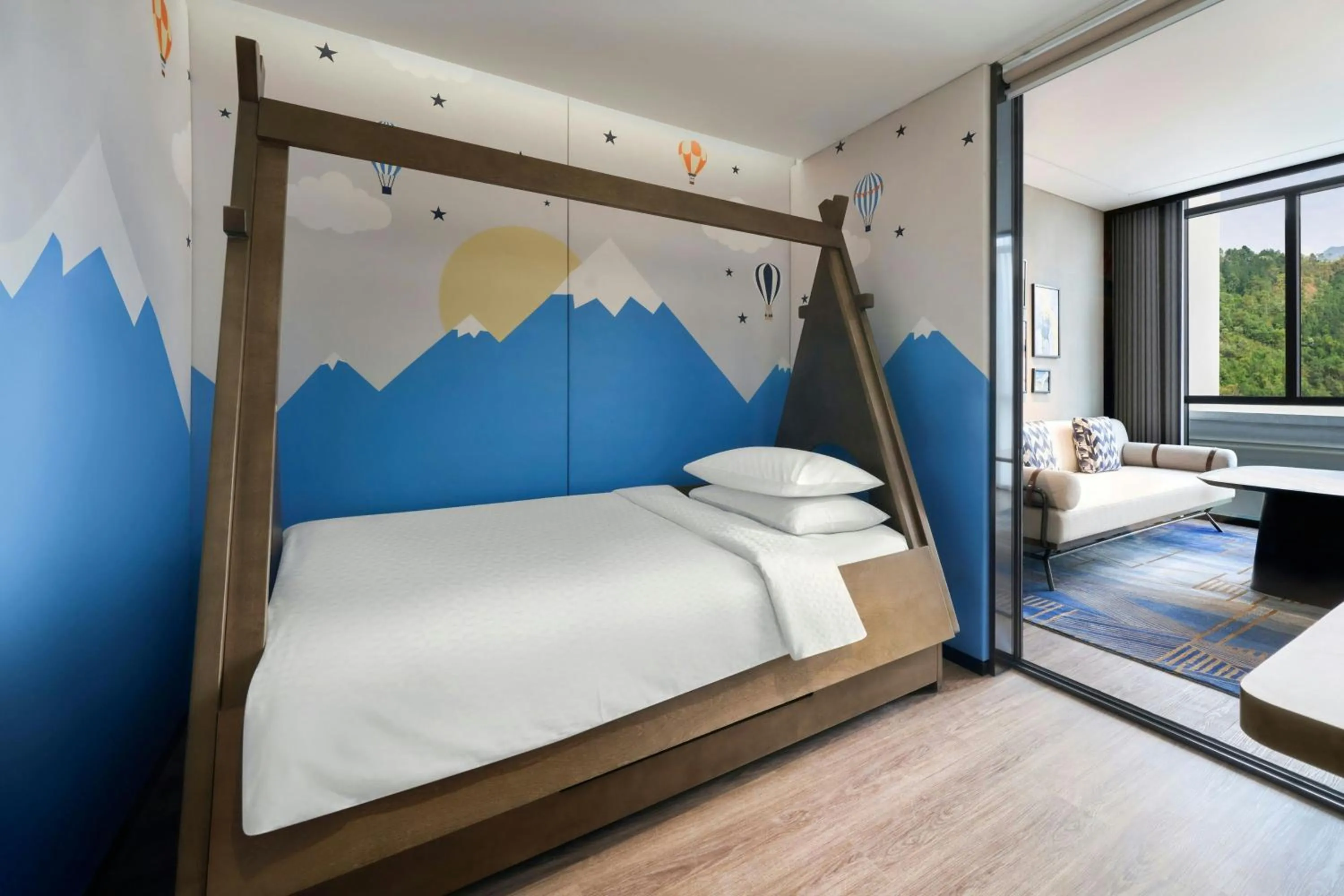 Photo of the whole room, Bed in Four Points by Sheraton Ha Giang