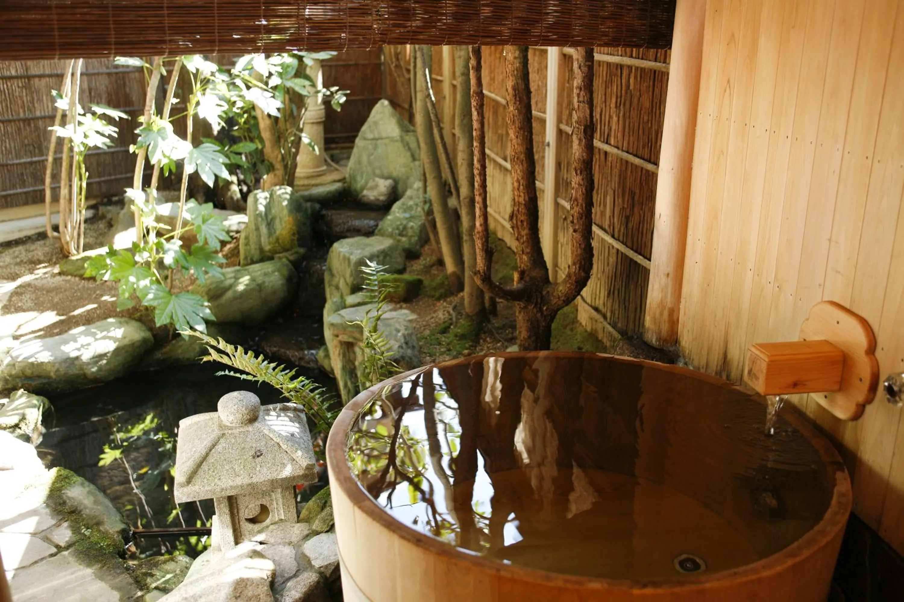 Decorative detail in Sennennoyu Koman