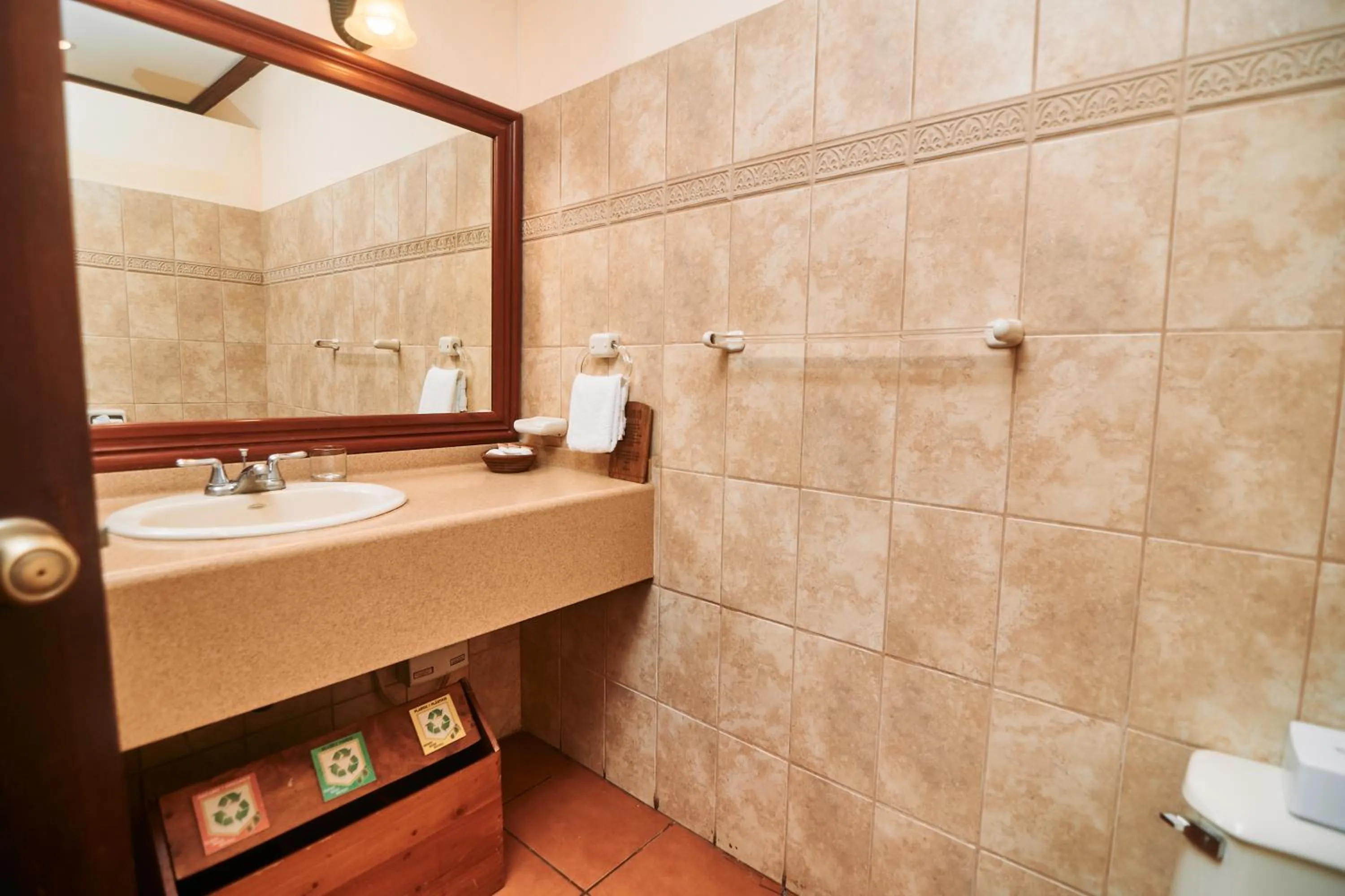 Bathroom in Hotel Plaza Colon - Granada Nicaragua