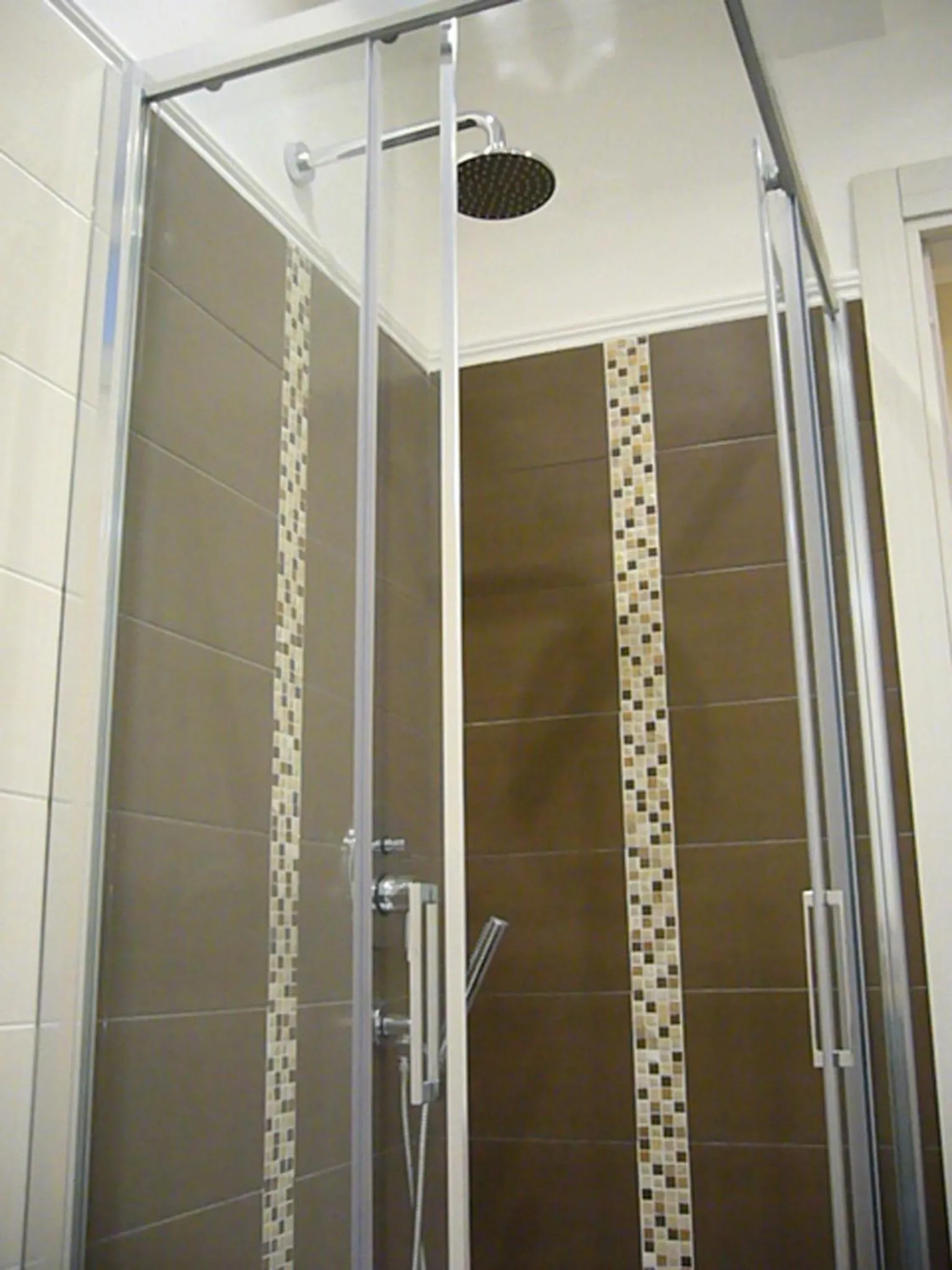 Shower in Grignetti Bed