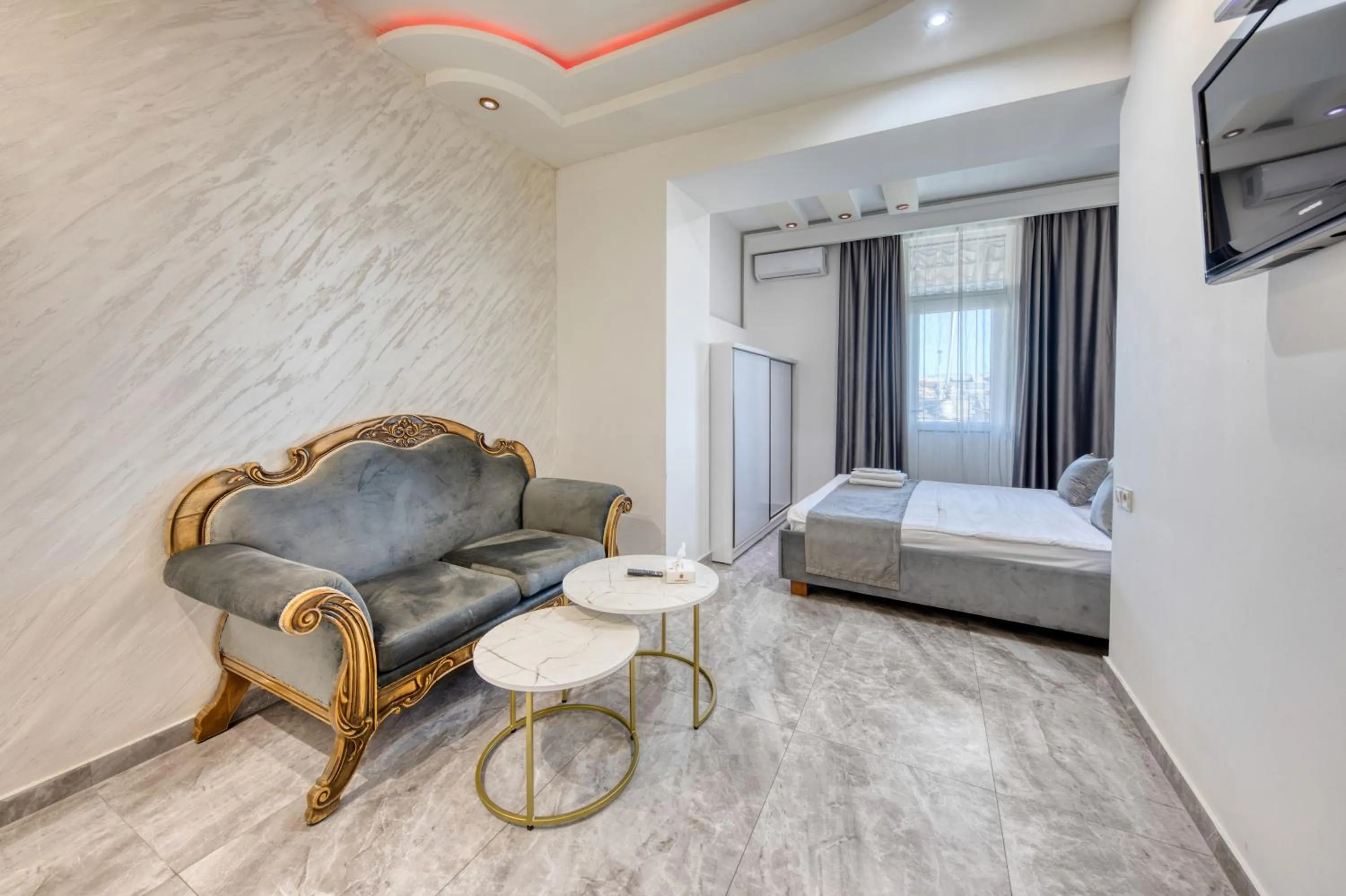 Seating area, Bed in Aleppo Hotel