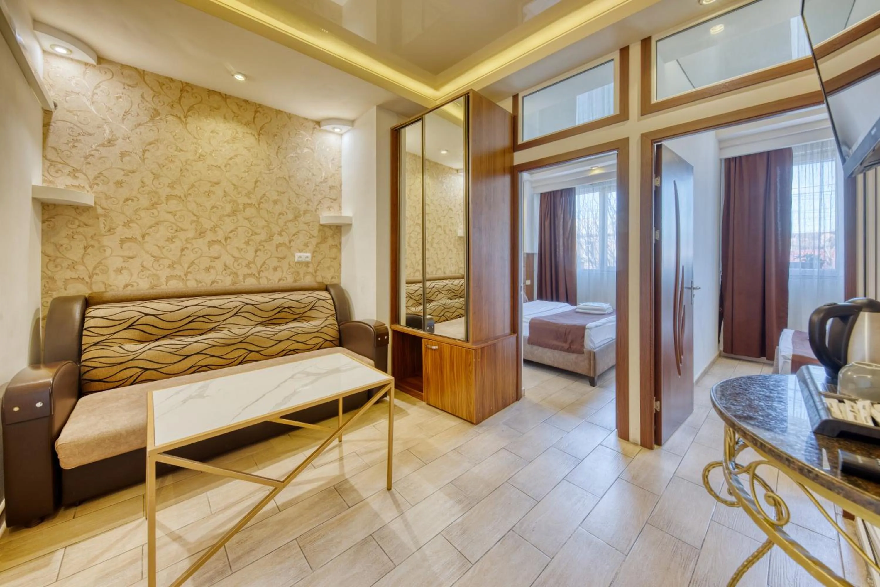 Photo of the whole room, Bed in Aleppo Hotel