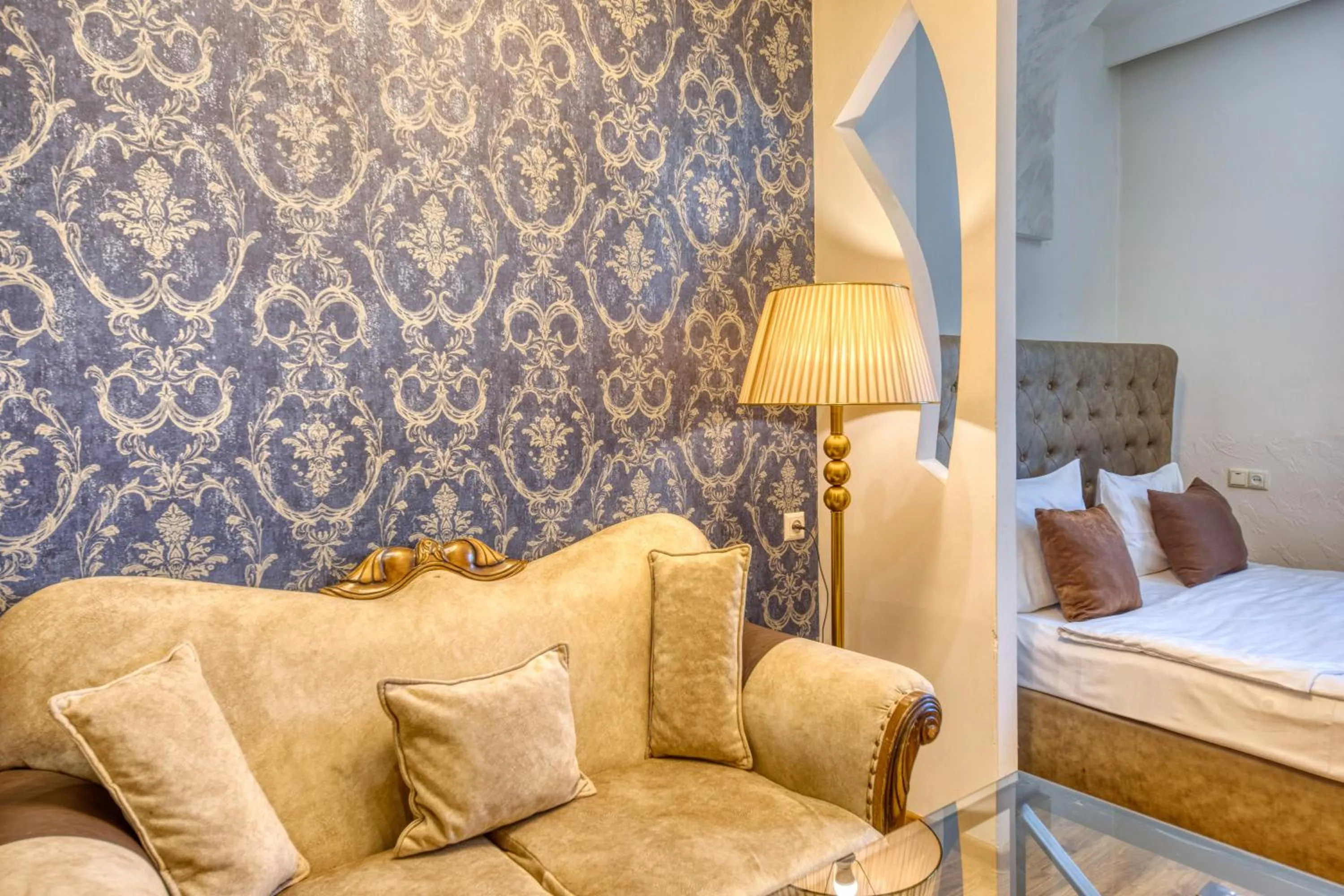 Seating area, Bed in Aleppo Hotel