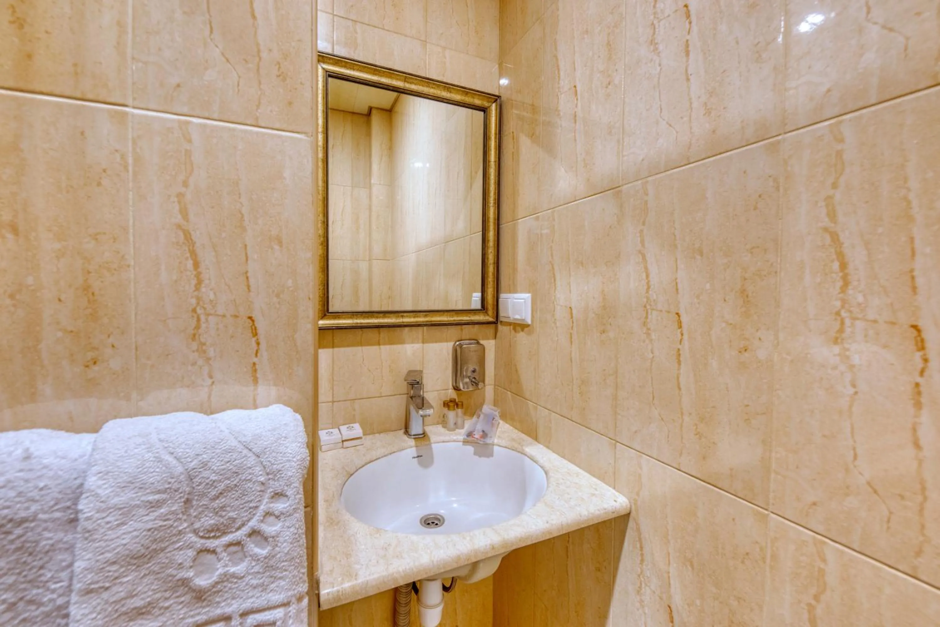 Bathroom in Aleppo Hotel