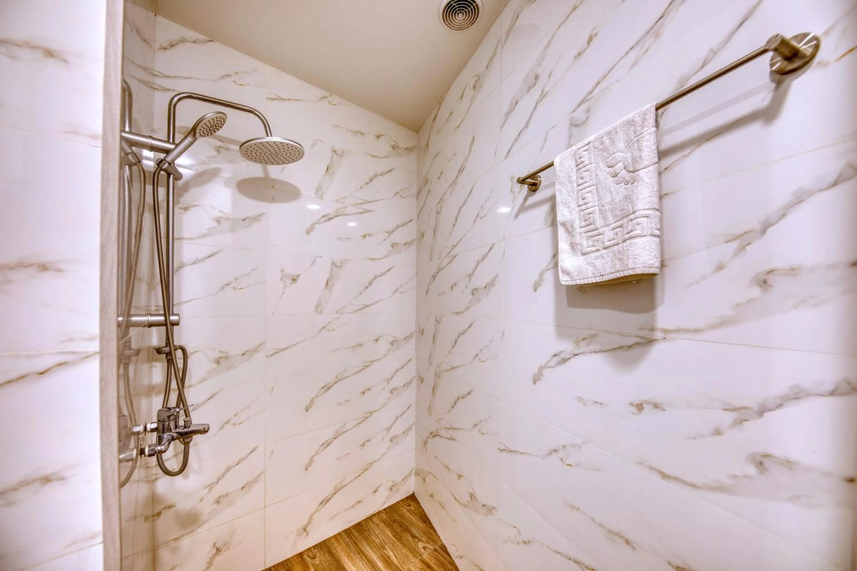 Shower in Aleppo Hotel