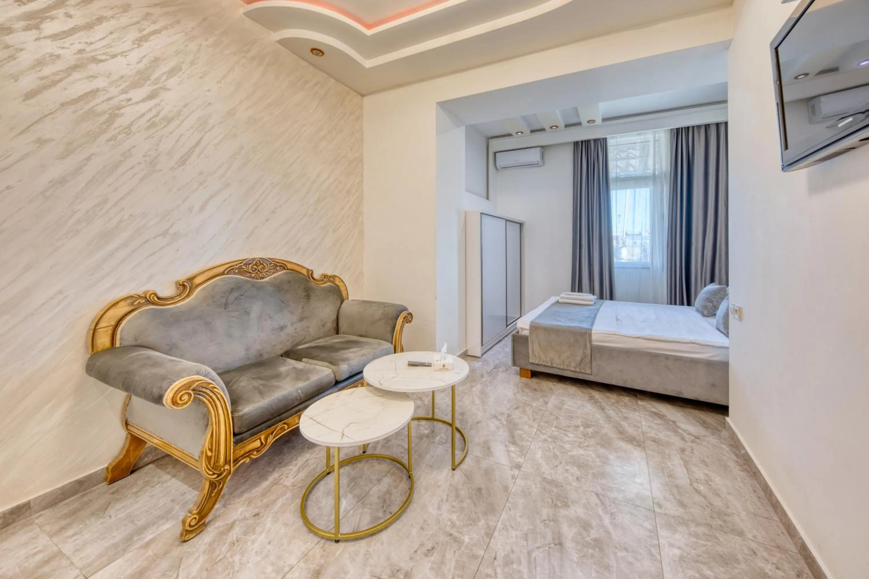 Seating area, Bed in Aleppo Hotel