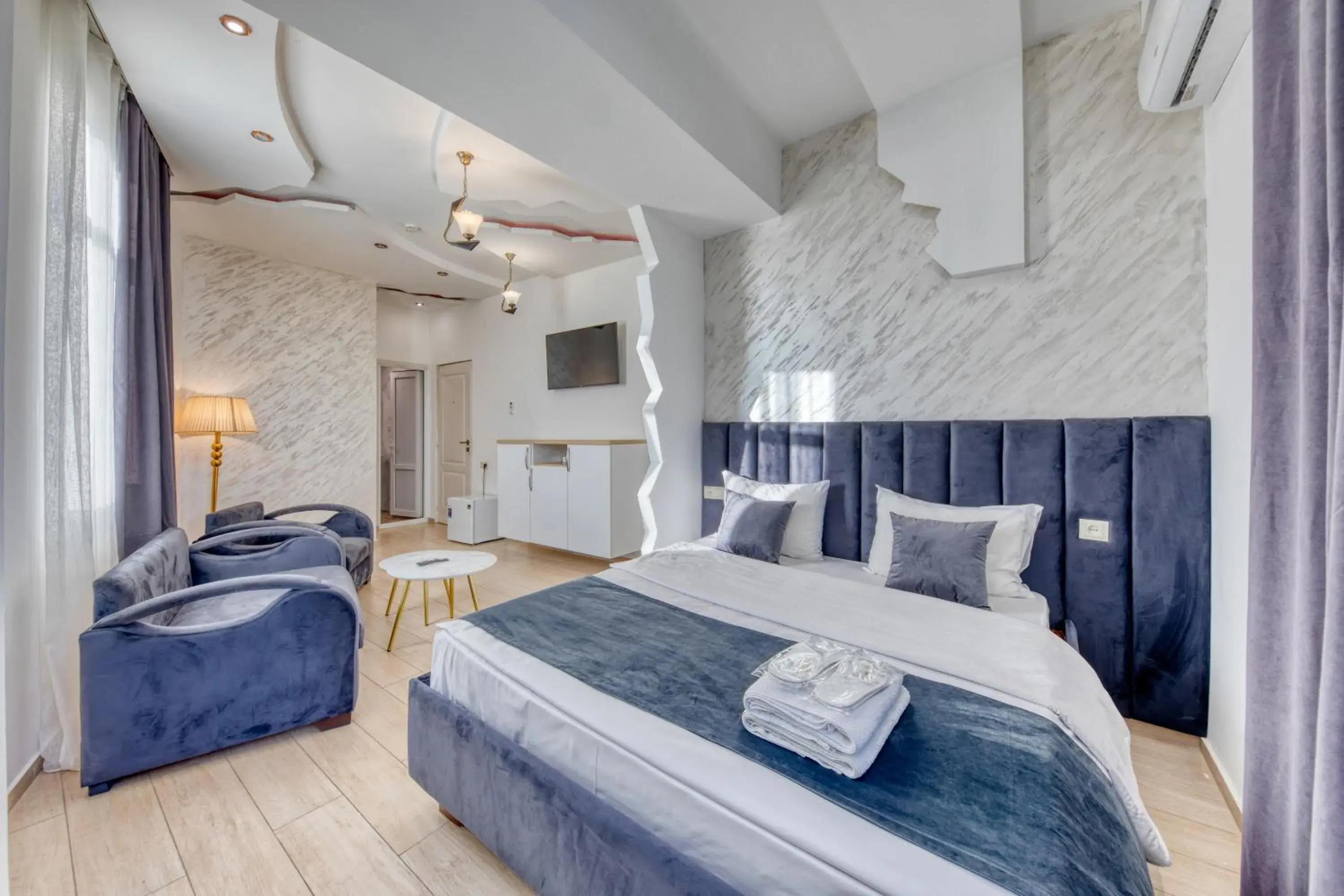 Double Room (2 Adults + 1 Child) - single occupancy in Aleppo Hotel Double Room (2 Adults + 1 Child) - single occupancy in Aleppo Hotel