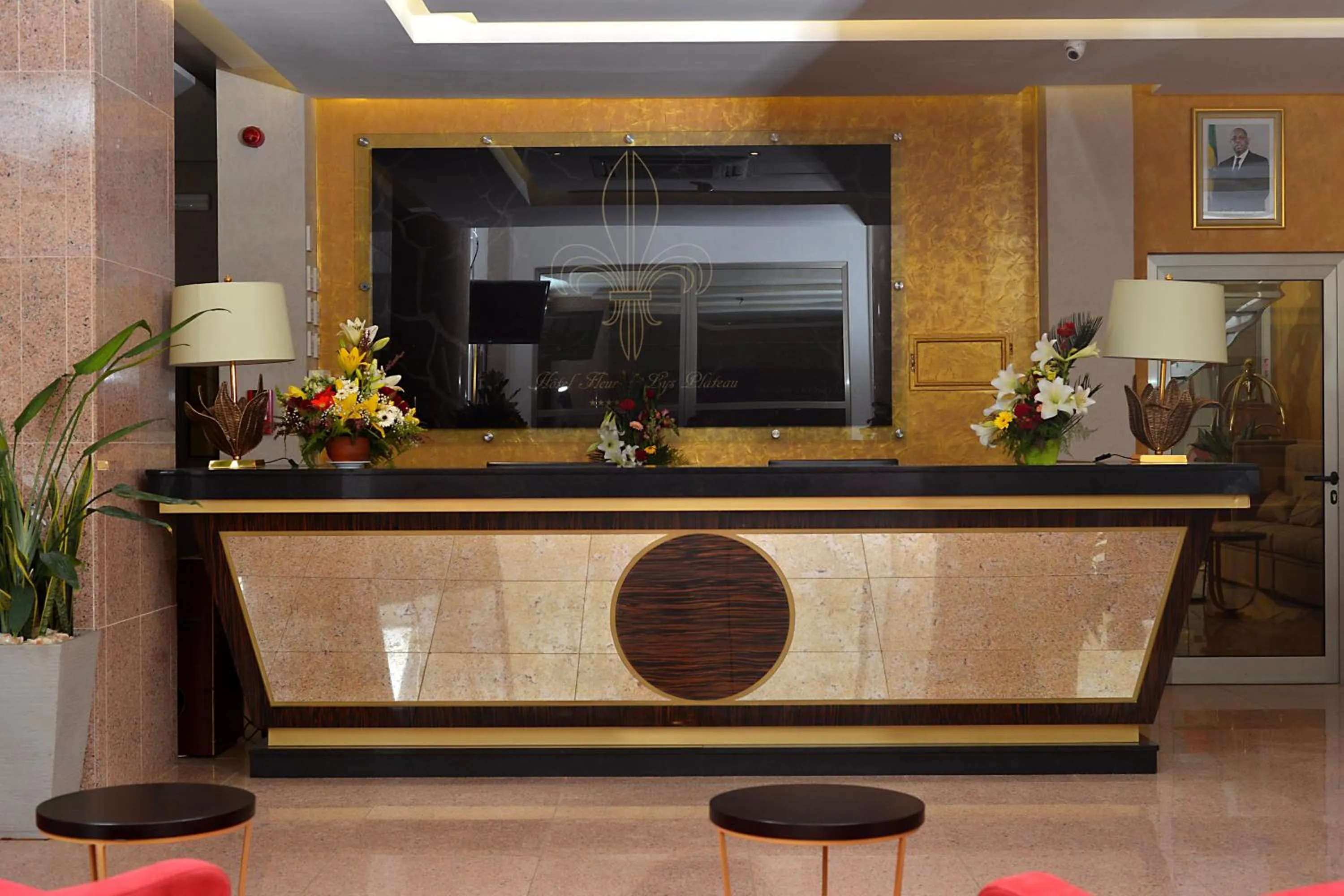 Lobby or reception in Hôtel Fleur de Lys Plateau