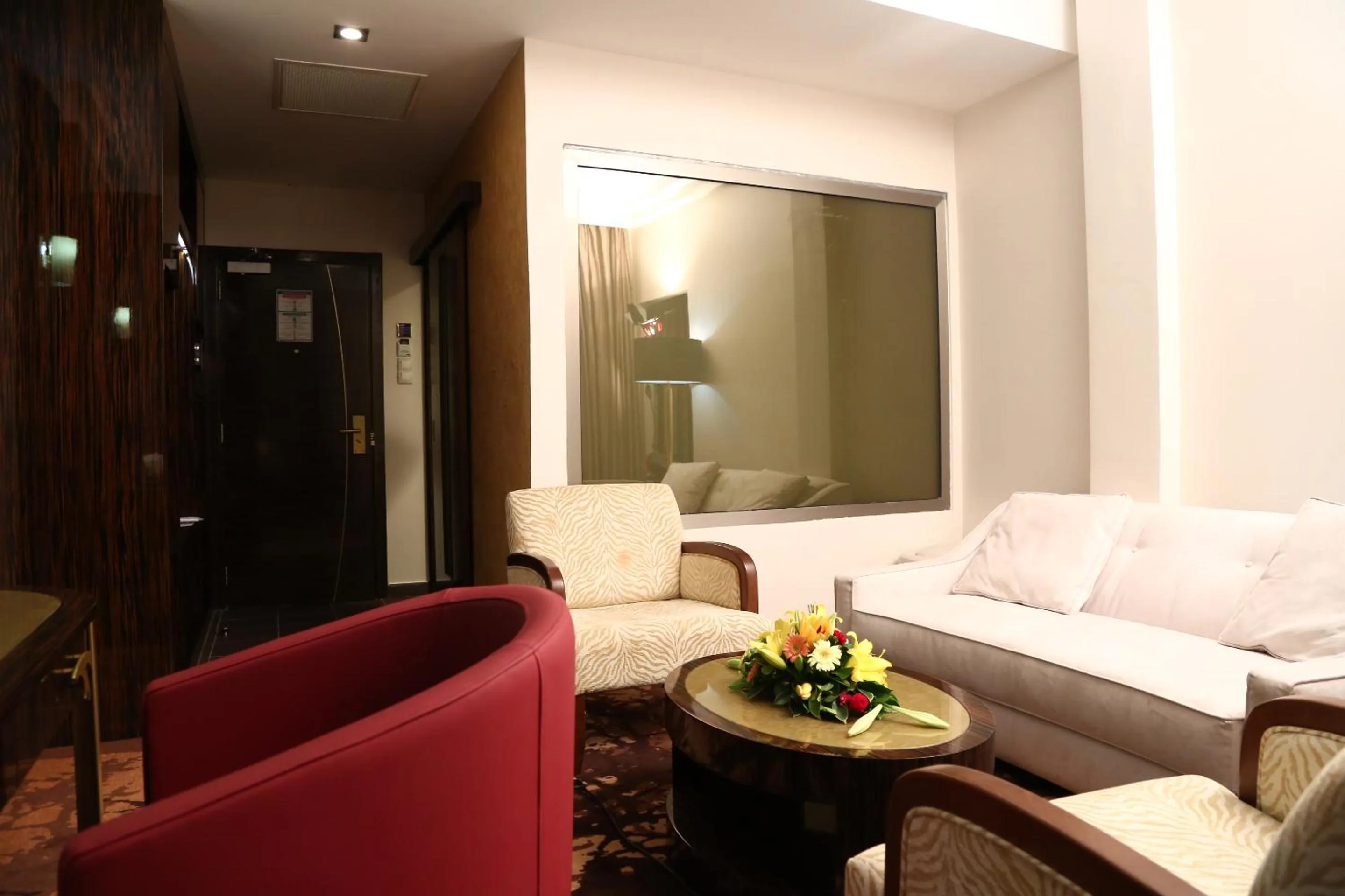 Seating area in Hôtel Fleur de Lys Plateau