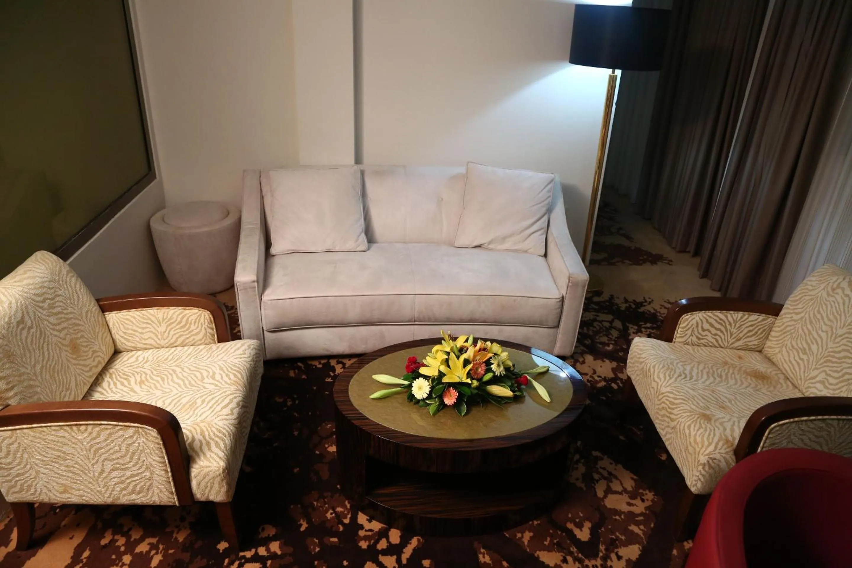 Living room in Hôtel Fleur de Lys Plateau