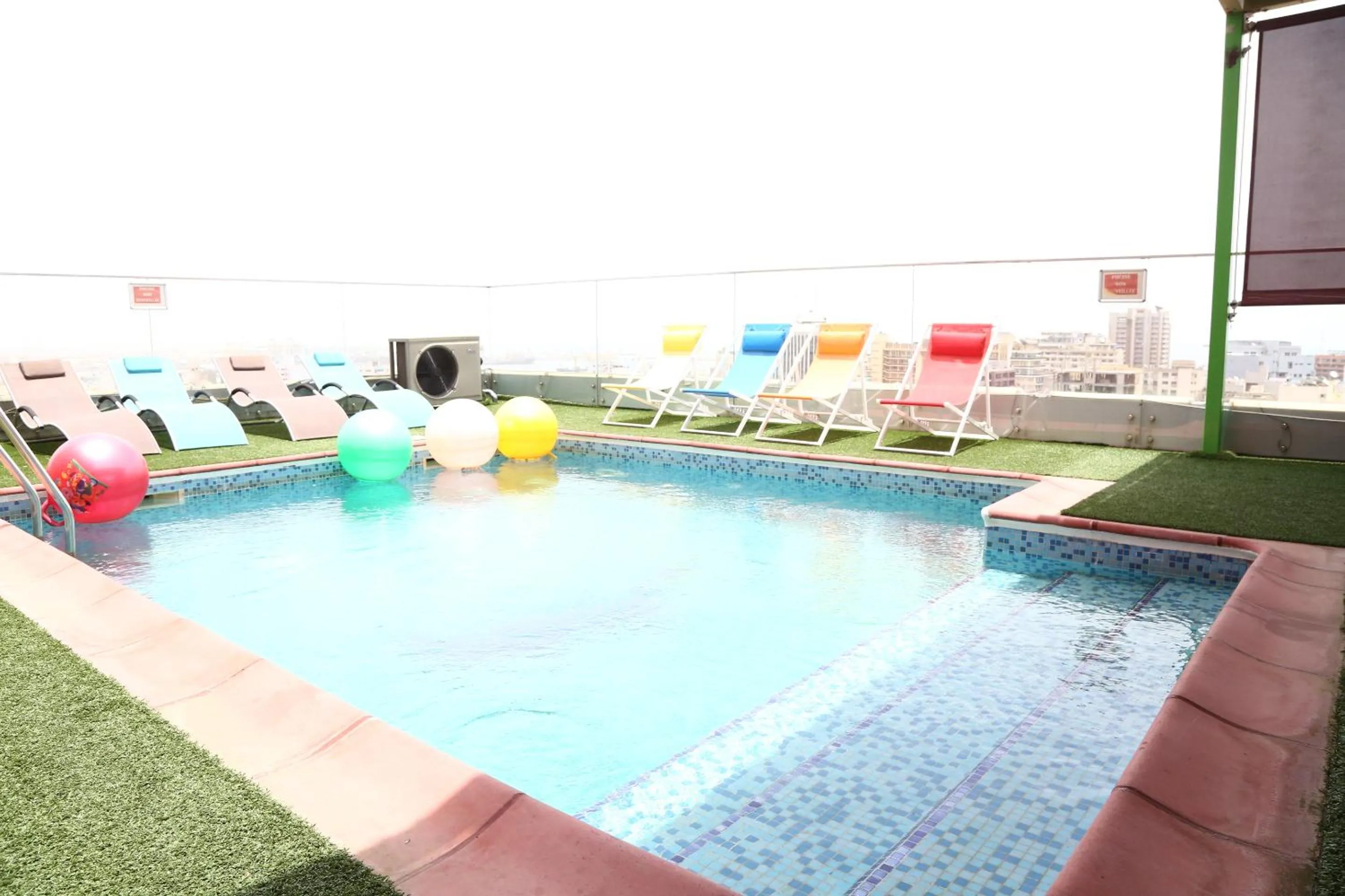 Swimming pool in Hôtel Fleur de Lys Plateau