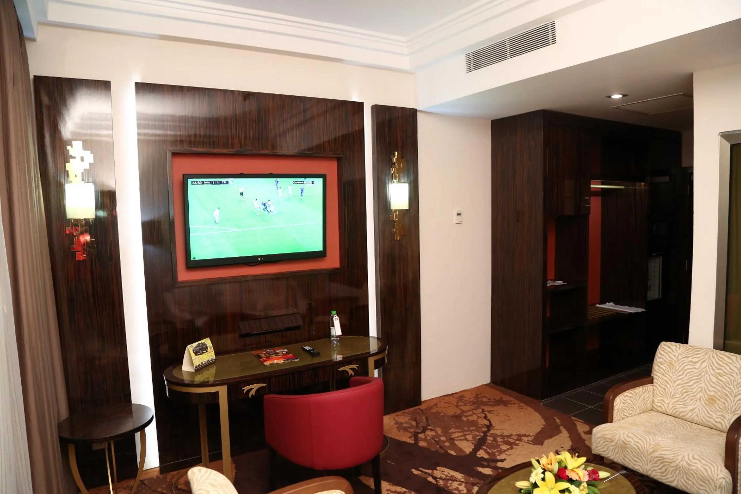 Seating area in Hôtel Fleur de Lys Plateau