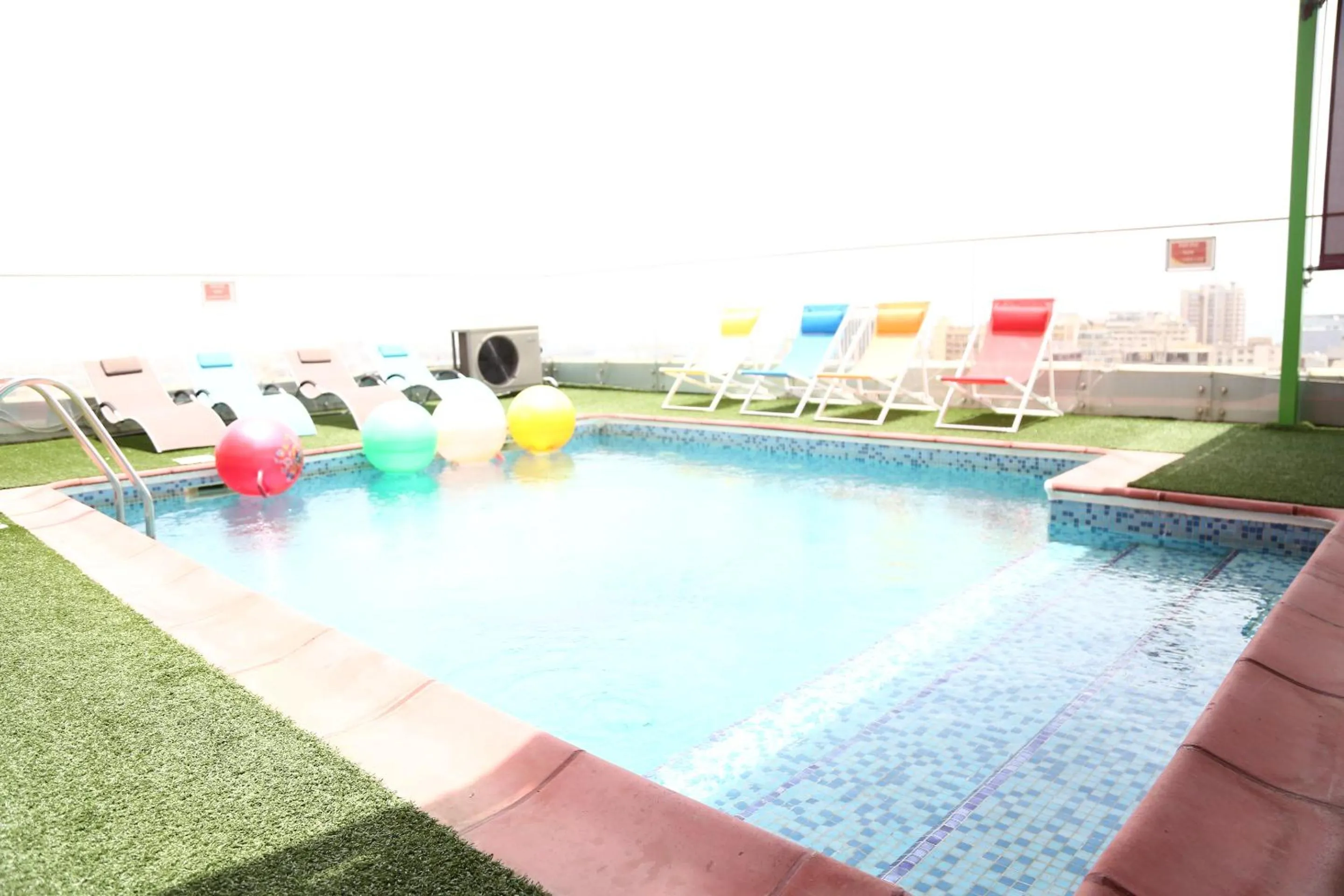 Swimming pool in Hôtel Fleur de Lys Plateau