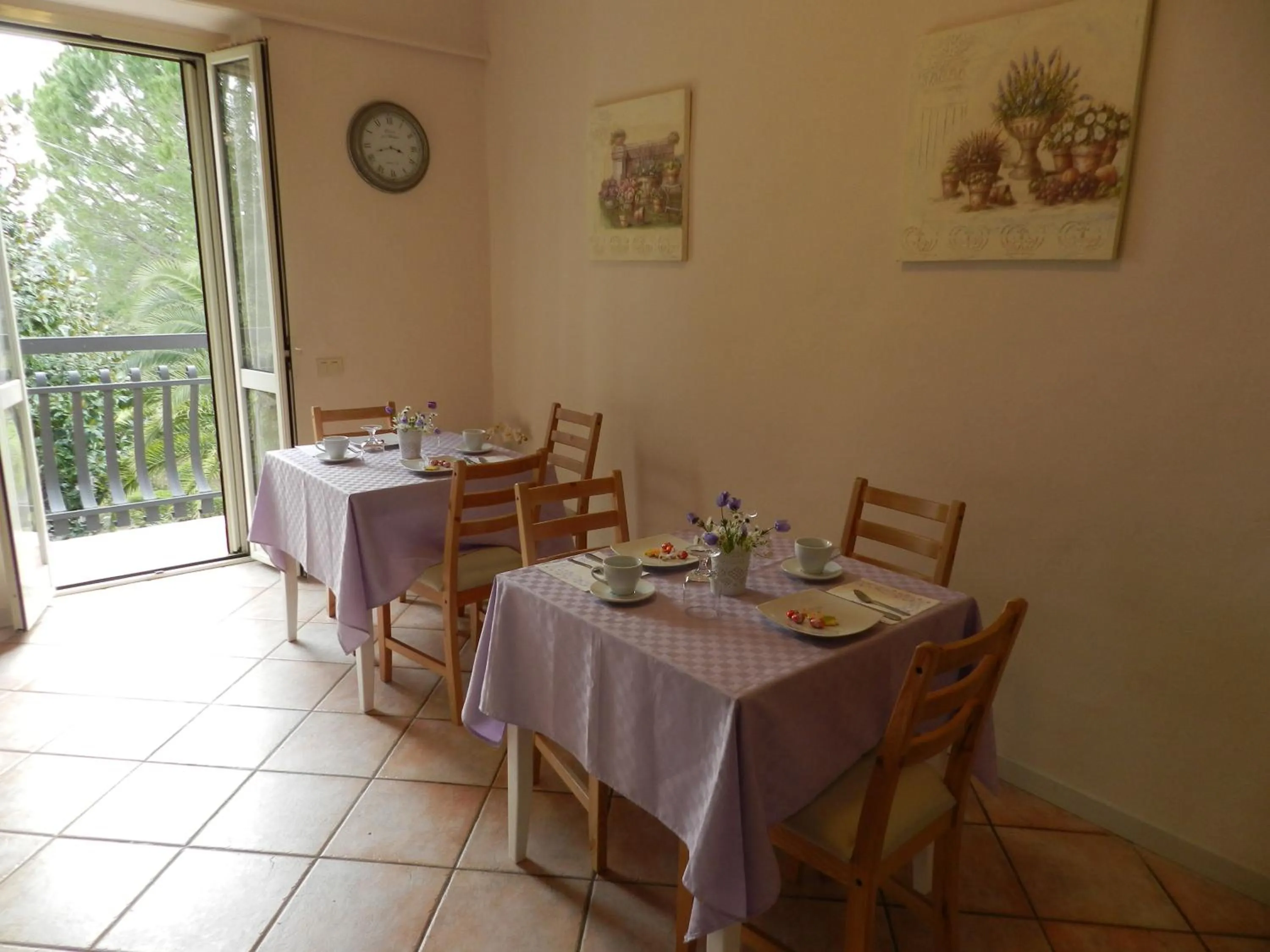 Communal lounge/ TV room in B&B Villa Maria