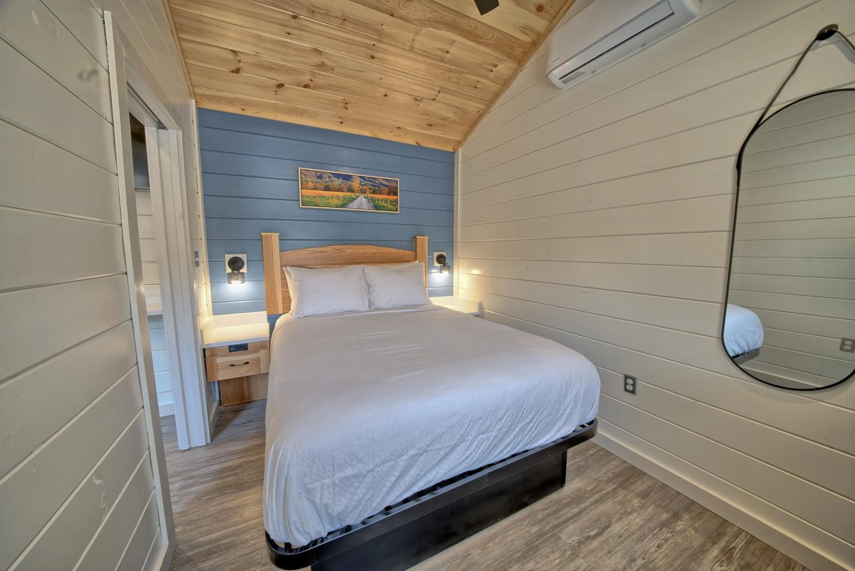 Bedroom, Bed in Dudley Creek RV Resort