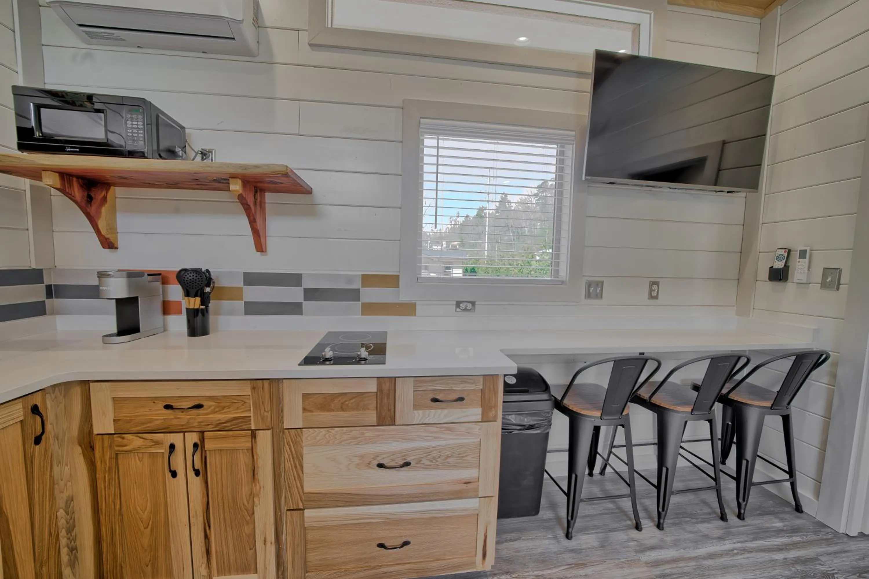 Communal lounge/ TV room in Dudley Creek RV Resort