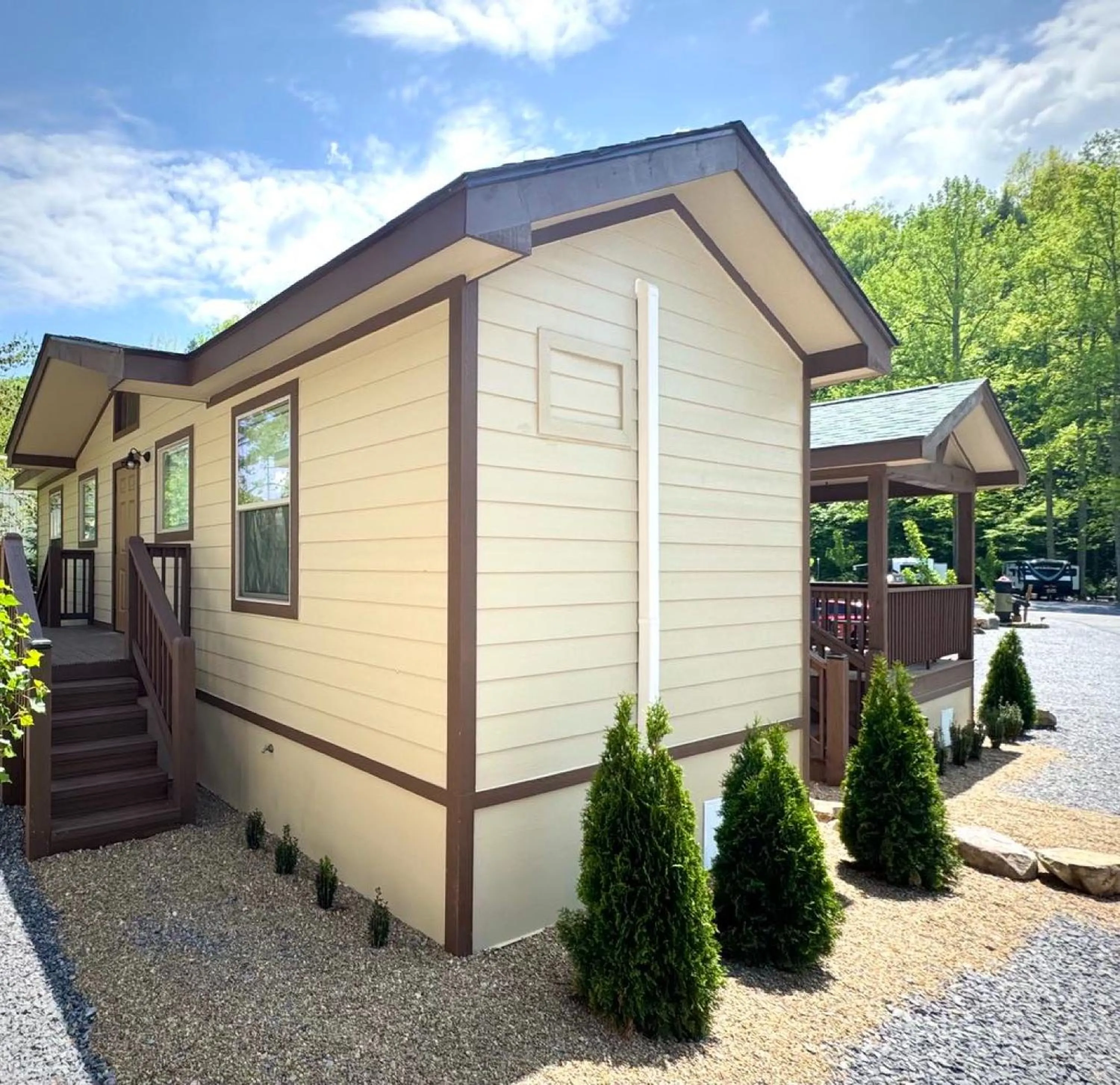 Property building in Dudley Creek RV Resort