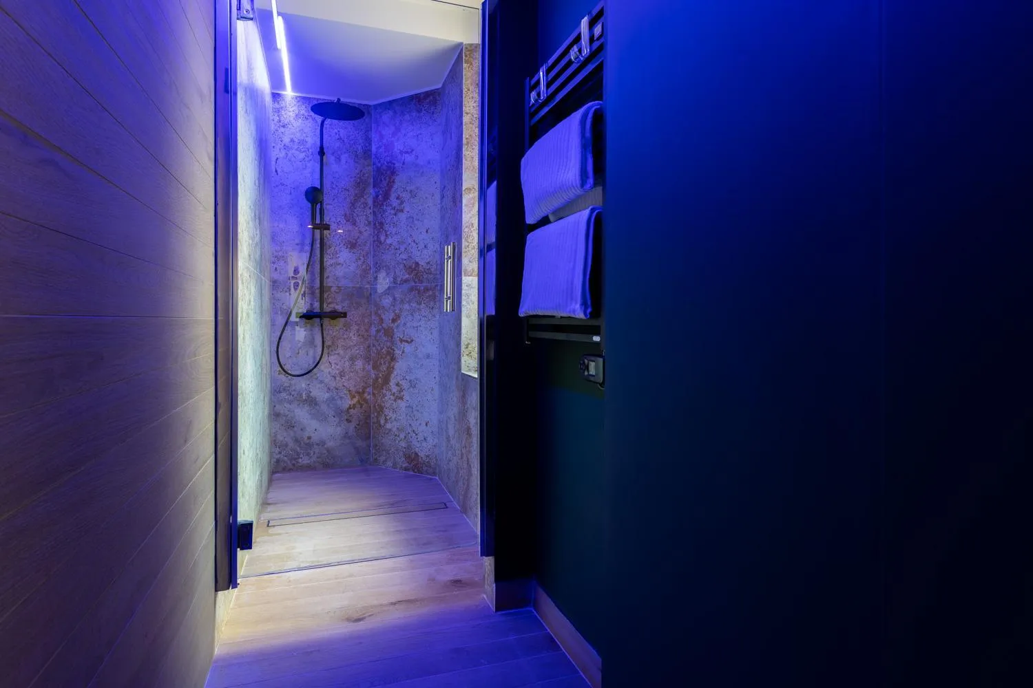 Shower in Navona 49 Luxury Suites&Apartment