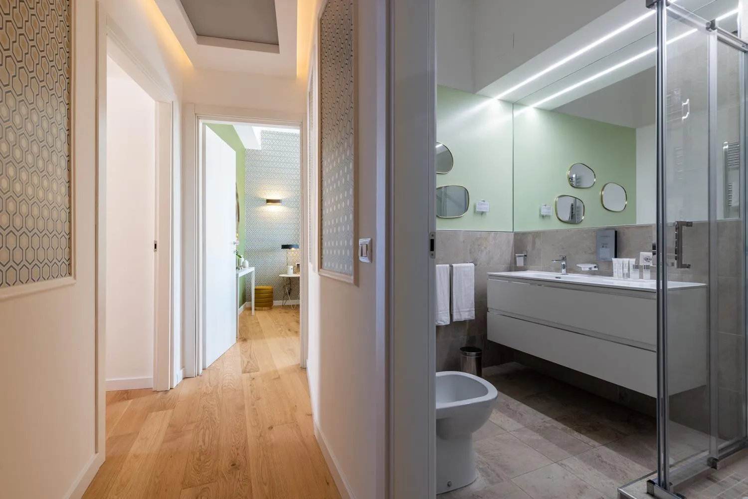 Shower in Navona 49 Luxury Suites&Apartment