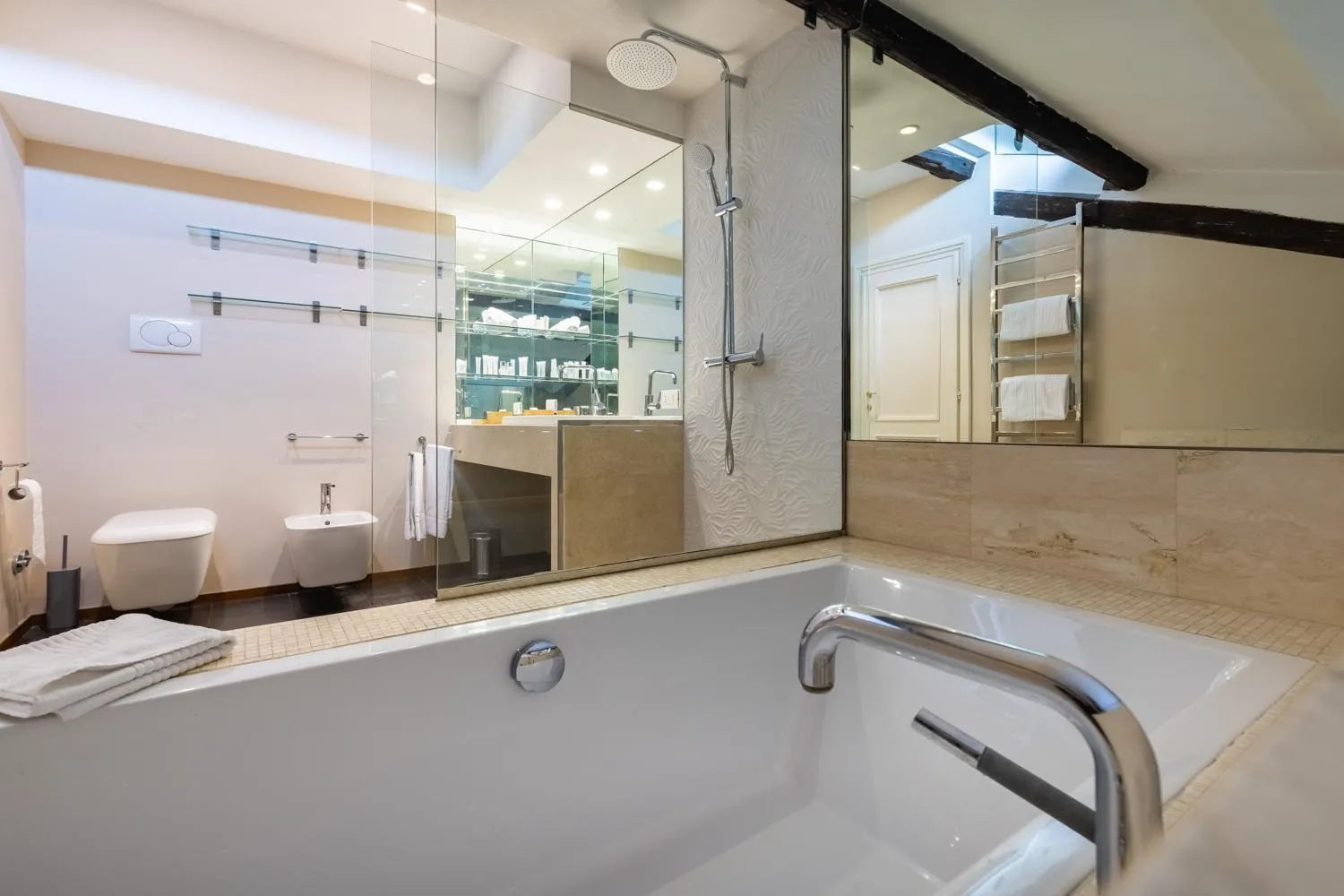 Shower in Navona 49 Luxury Suites&Apartment