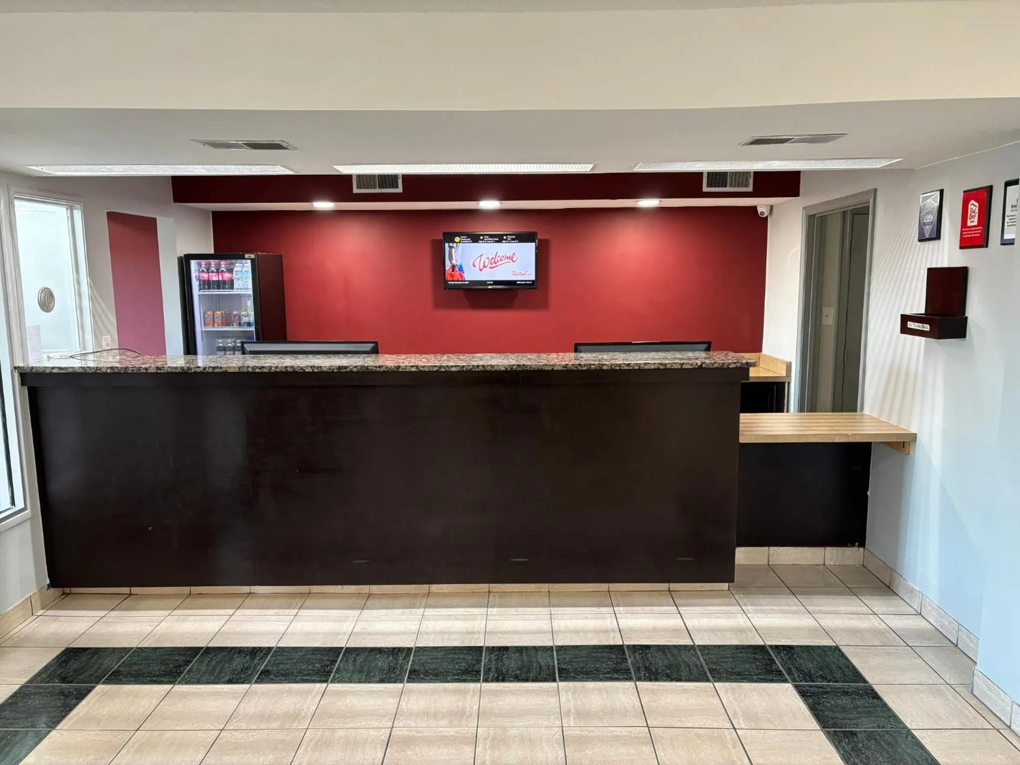 Lobby or reception in HomeTowne Studios by Red Roof Hagerstown - Williamsport, MD