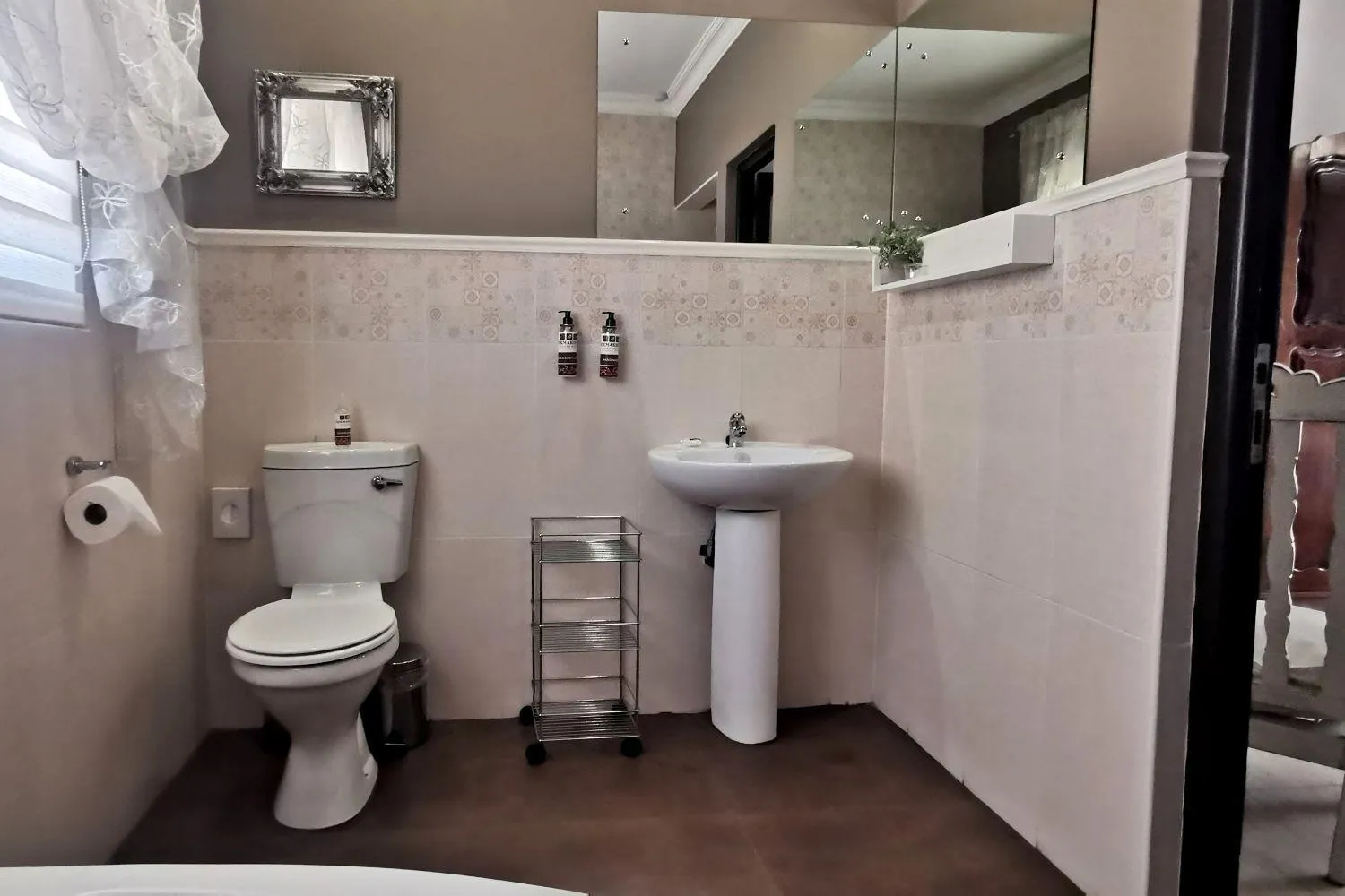 Shower in Bokmakierie Gastehuis Emalahleni Pty Ltd