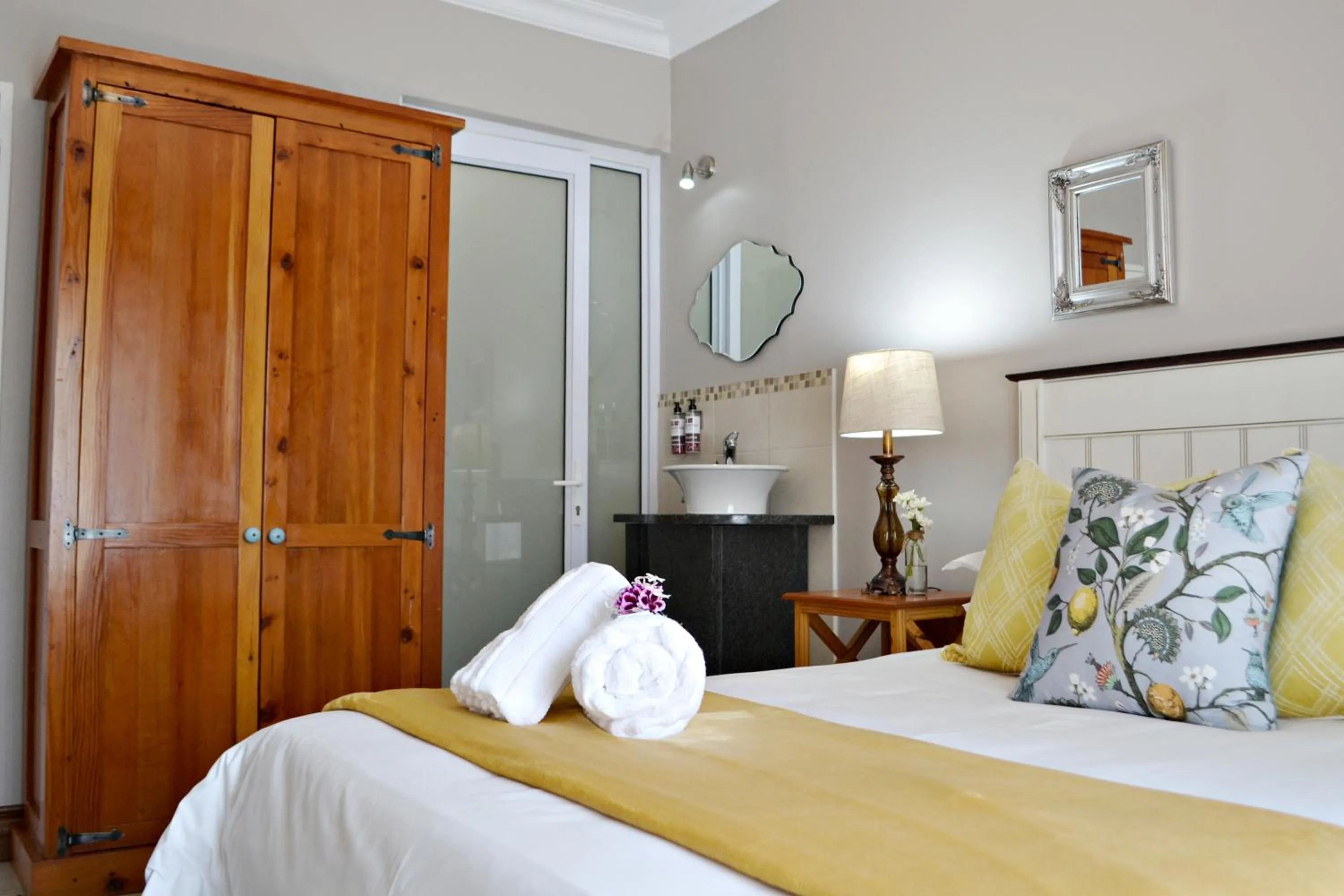 Bedroom, Bed in Bokmakierie Gastehuis Emalahleni Pty Ltd