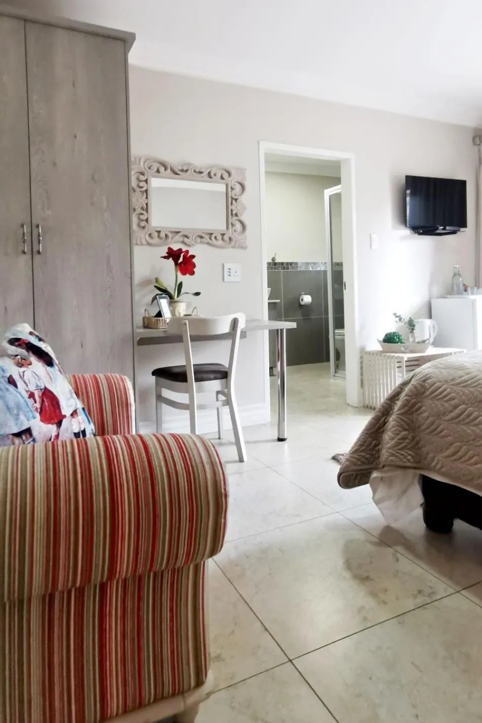 TV and multimedia in Bokmakierie Gastehuis Emalahleni Pty Ltd