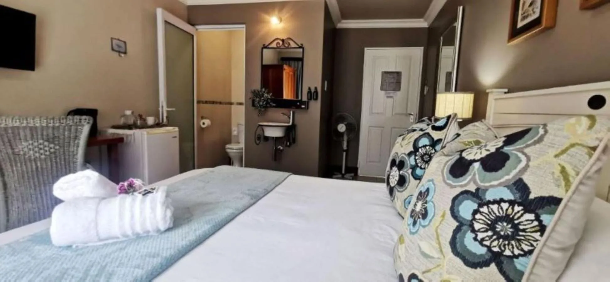 Bedroom, Bed in Bokmakierie Gastehuis Emalahleni Pty Ltd