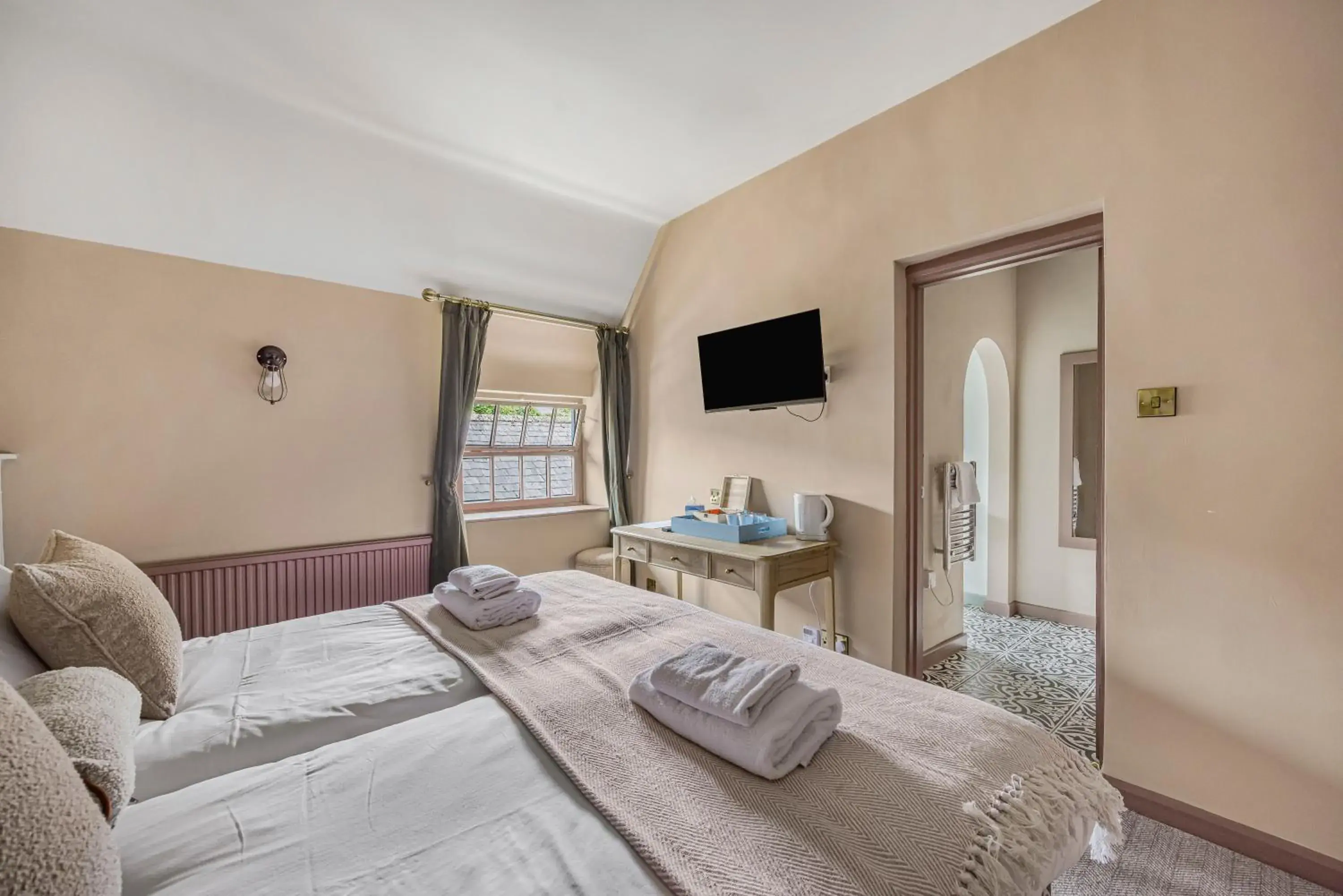 Standard Twin Room in The Golden Pheasant Inn Standard Twin Room in The Golden Pheasant Inn