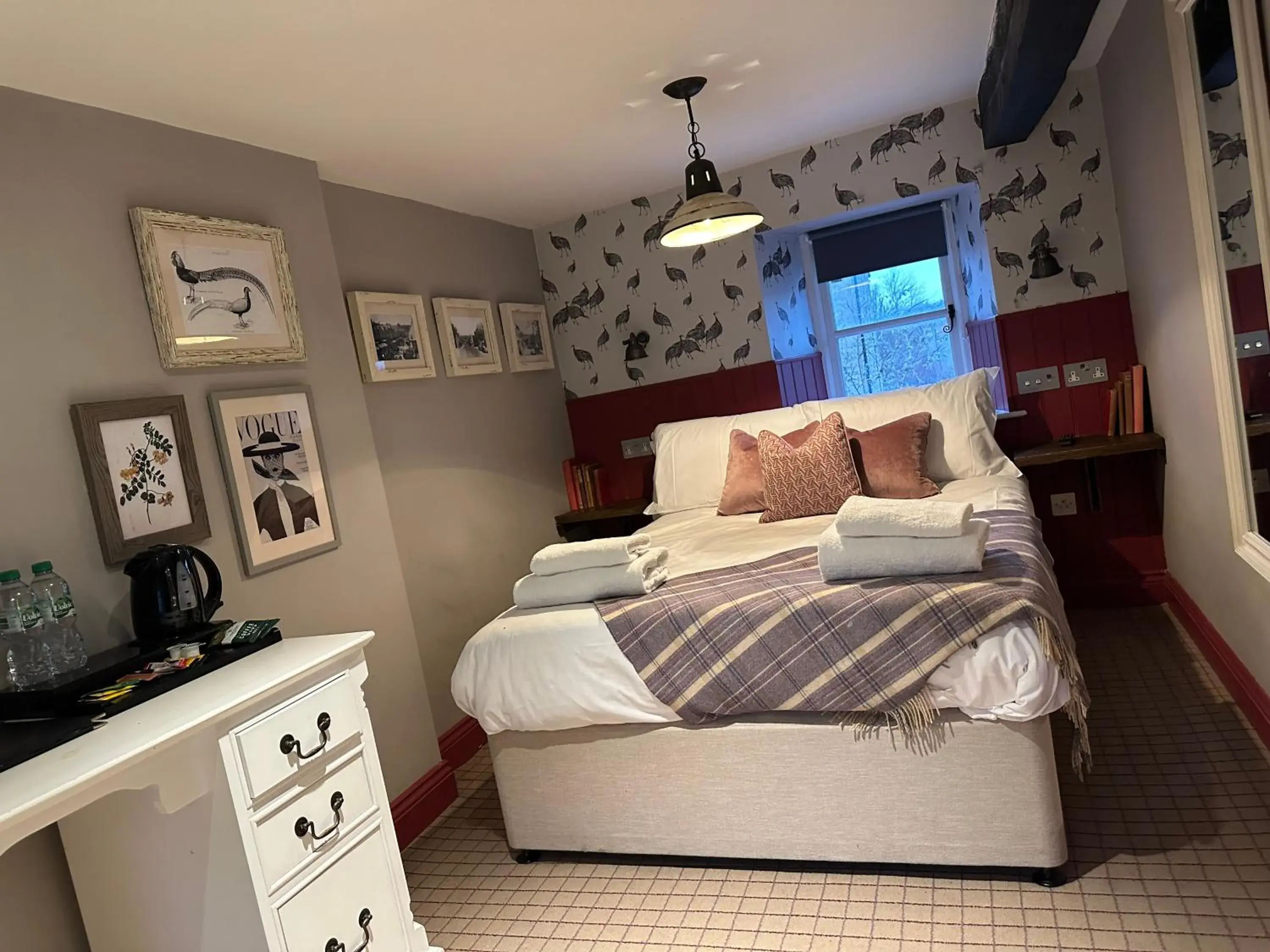 Double Room with Private Bathroom in The Golden Pheasant Inn Double Room with Private Bathroom in The Golden Pheasant Inn