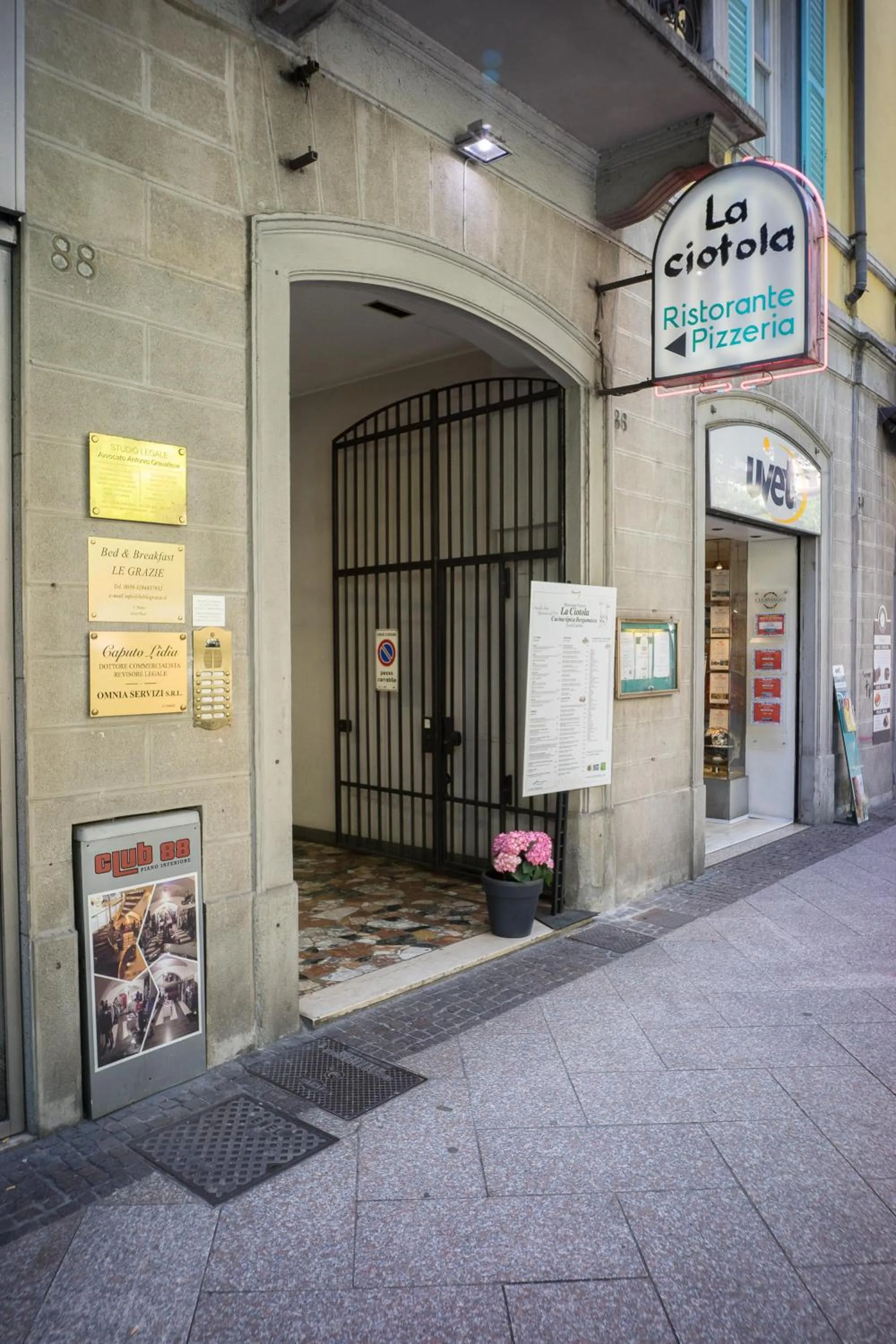 Facade/entrance in B&B Le Grazie