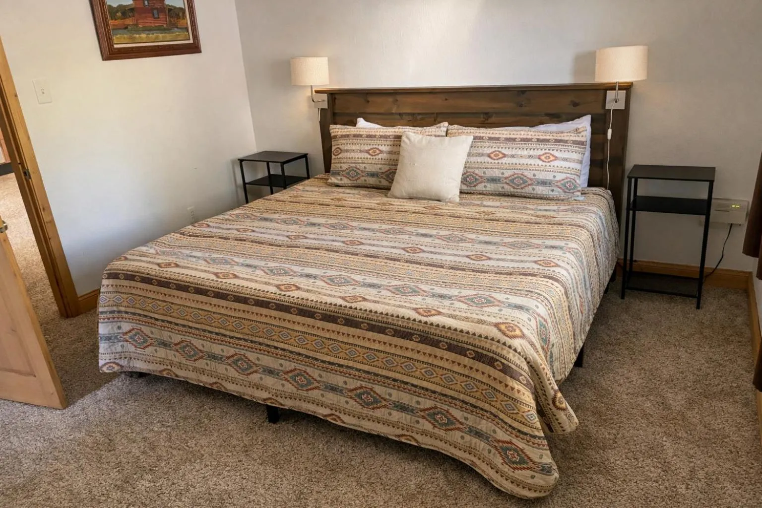 Bedroom, Bed in Chinook Winds Lodge