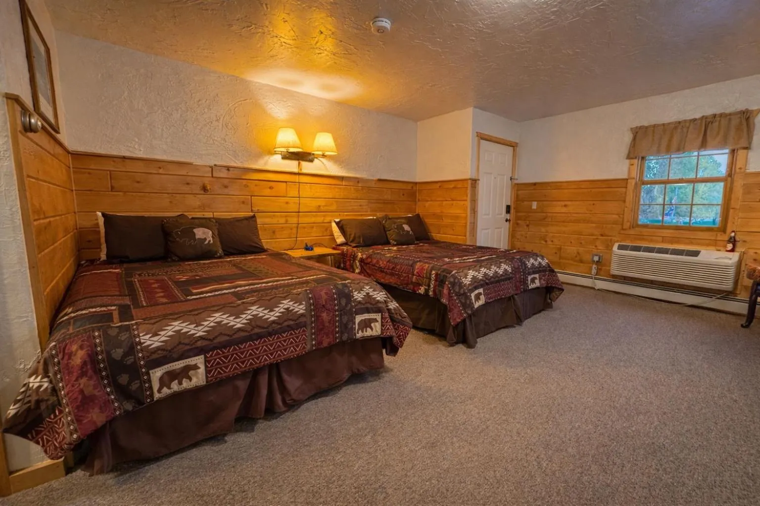 Bed in Chinook Winds Lodge