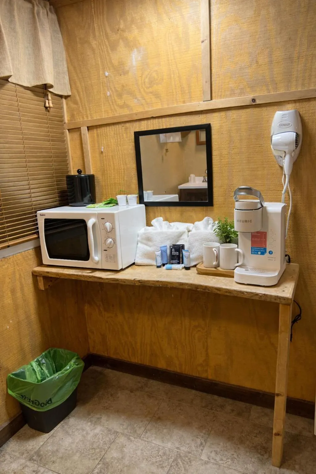 Kitchen or kitchenette in Chinook Winds Lodge
