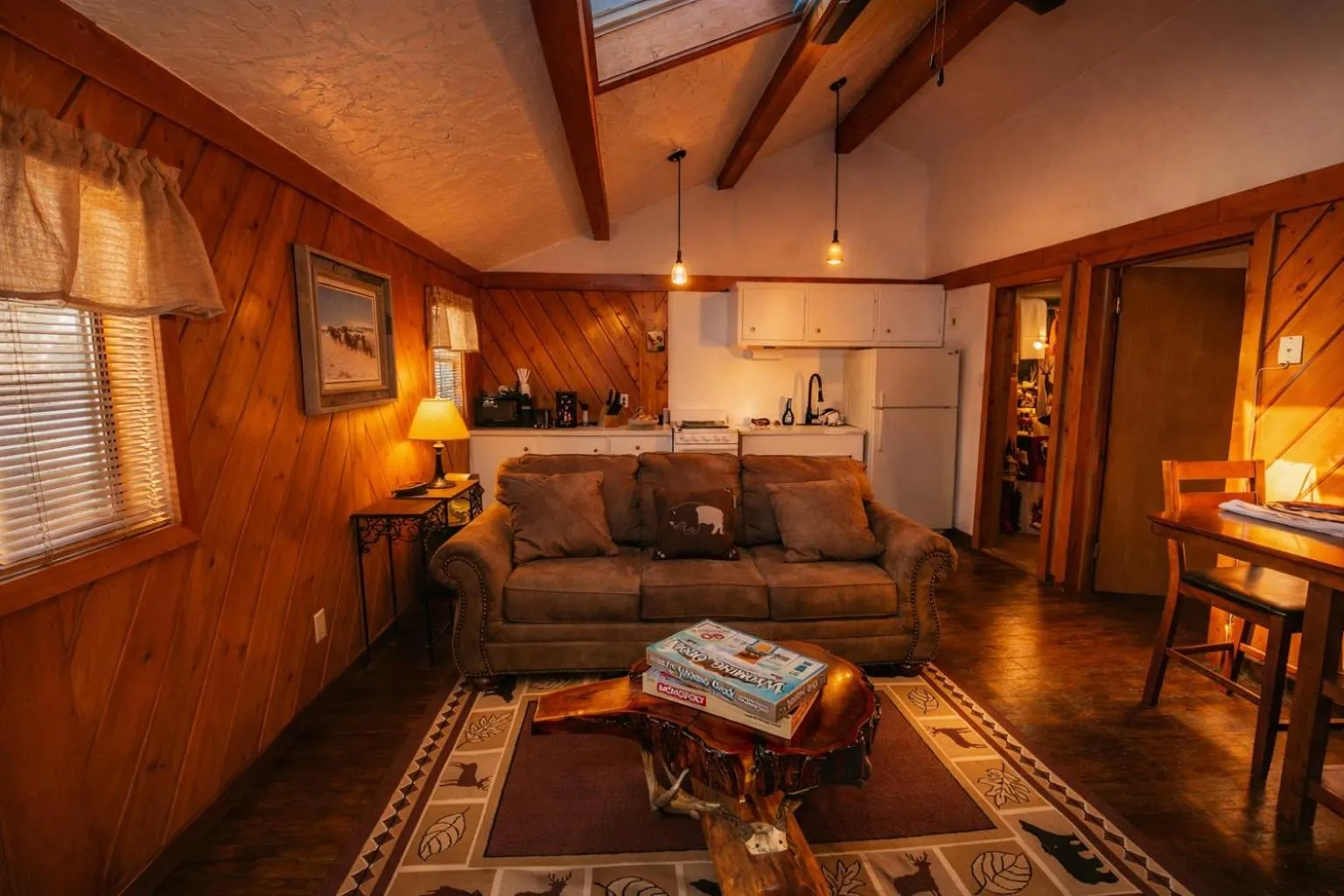 Living room in Chinook Winds Lodge