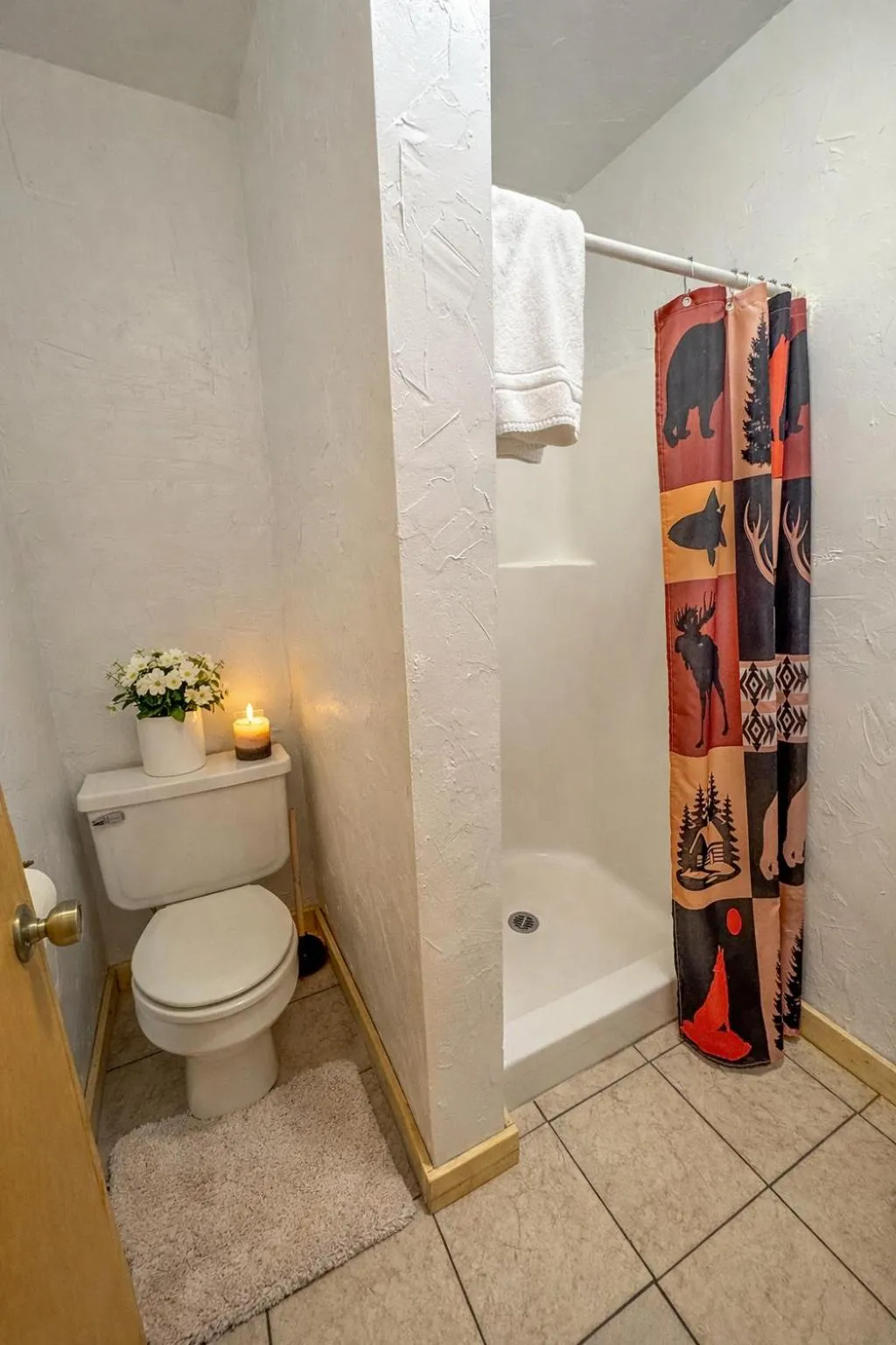 Shower in Chinook Winds Lodge