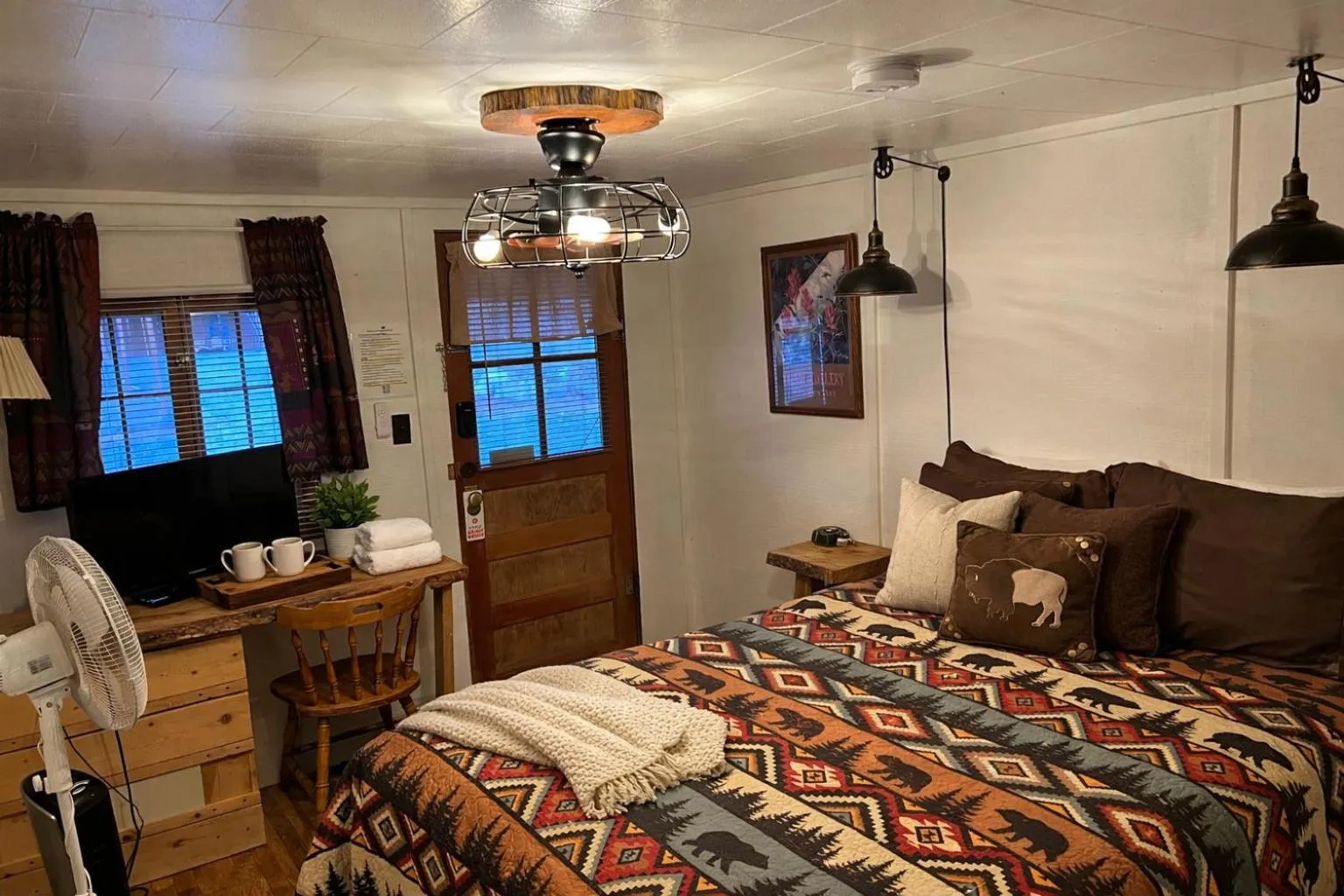 Bed in Chinook Winds Lodge