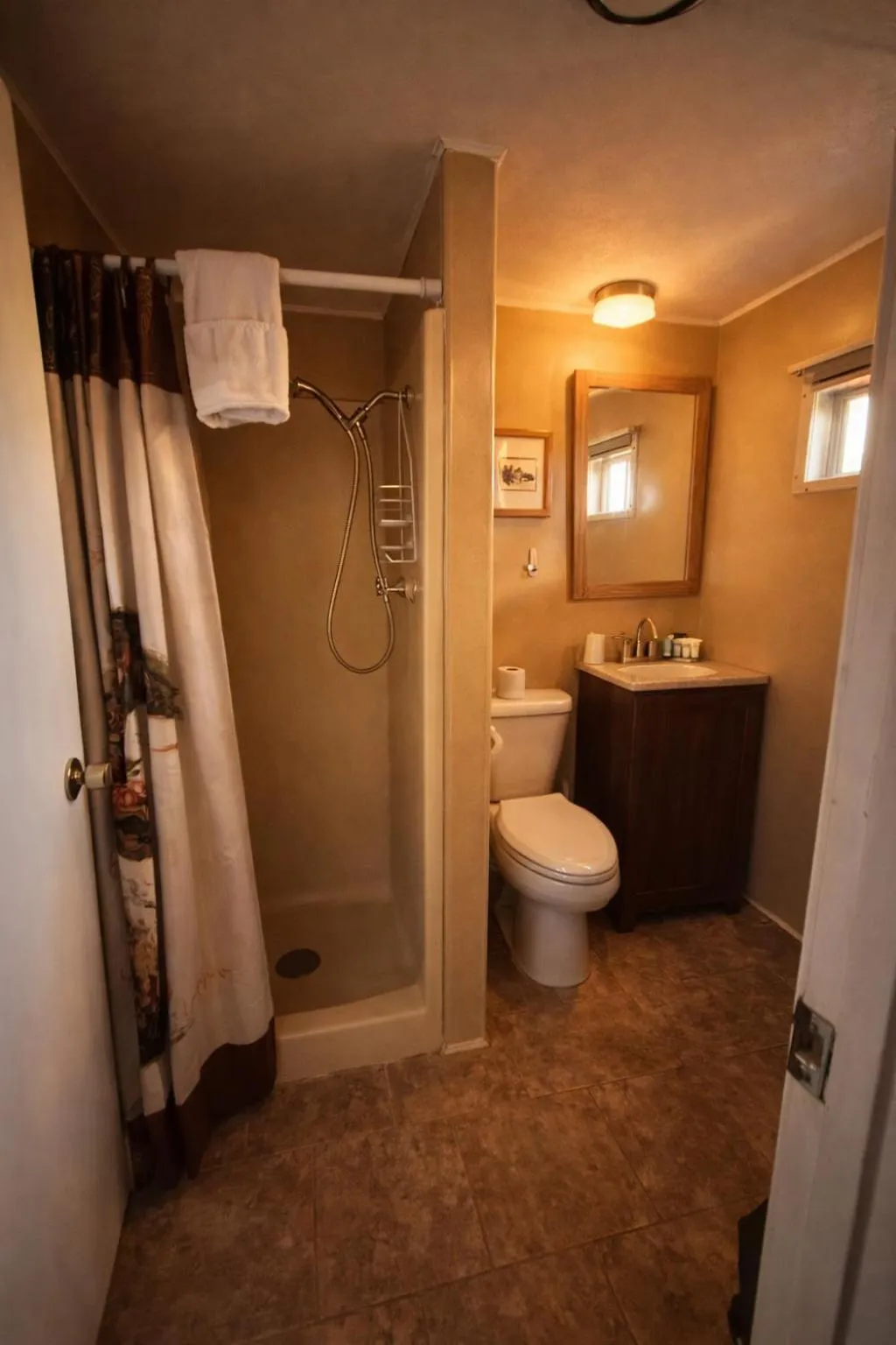 Bathroom in Chinook Winds Lodge