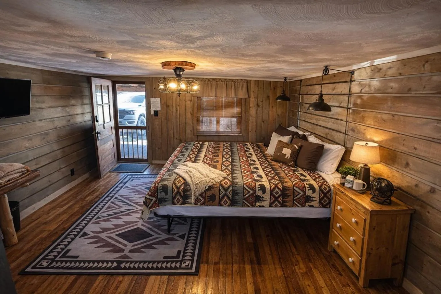 Bed in Chinook Winds Lodge