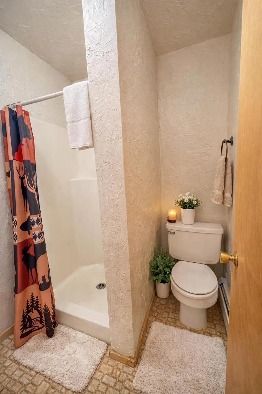 Shower in Chinook Winds Lodge