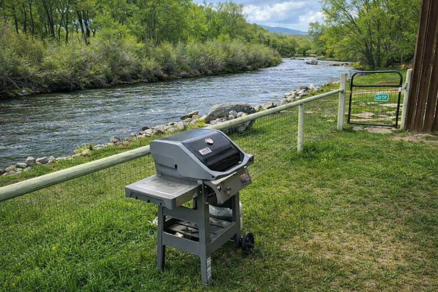 River view in Chinook Winds Lodge
